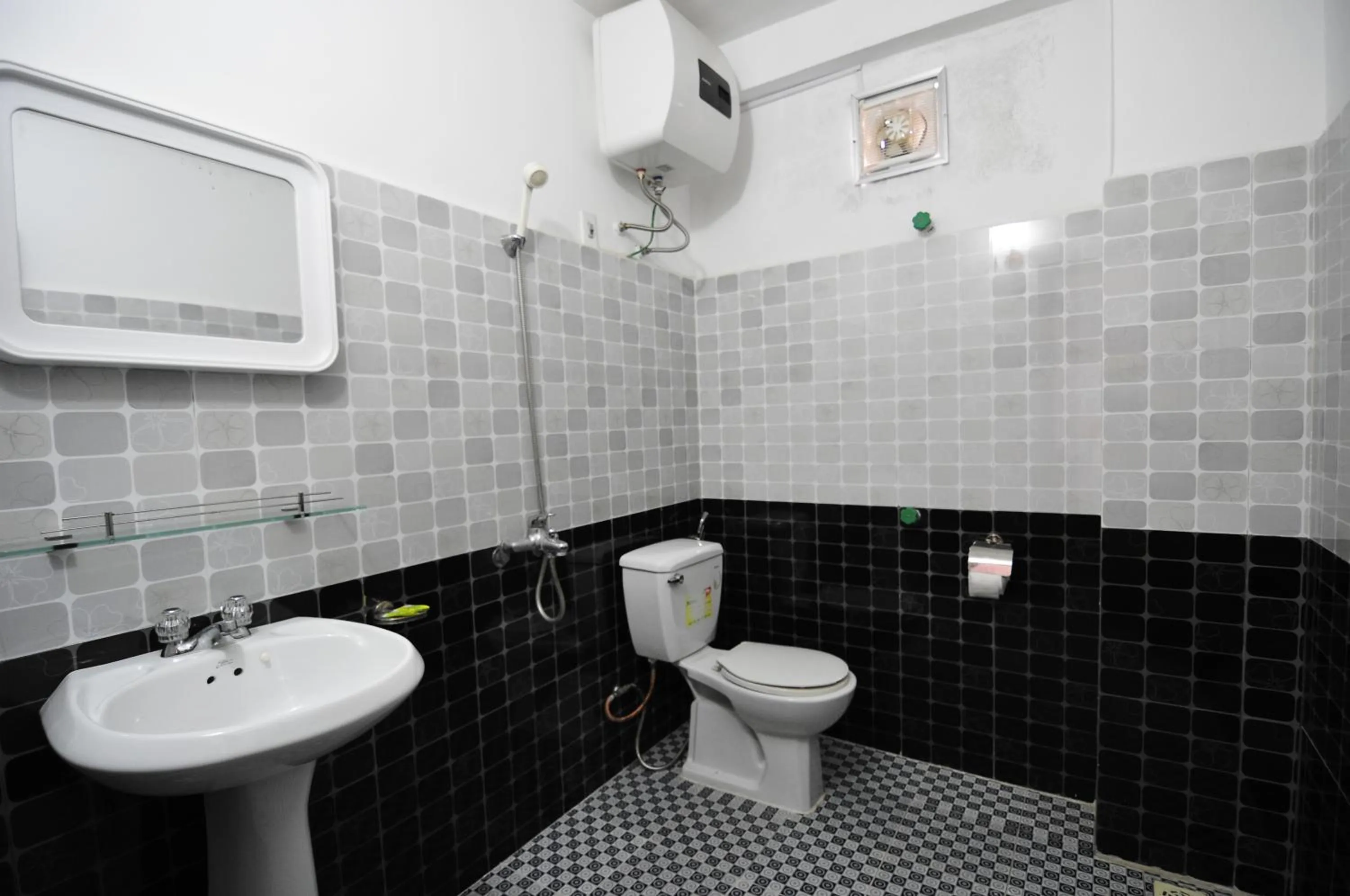 Shower in Ngan Nga Bac Ha Hotel