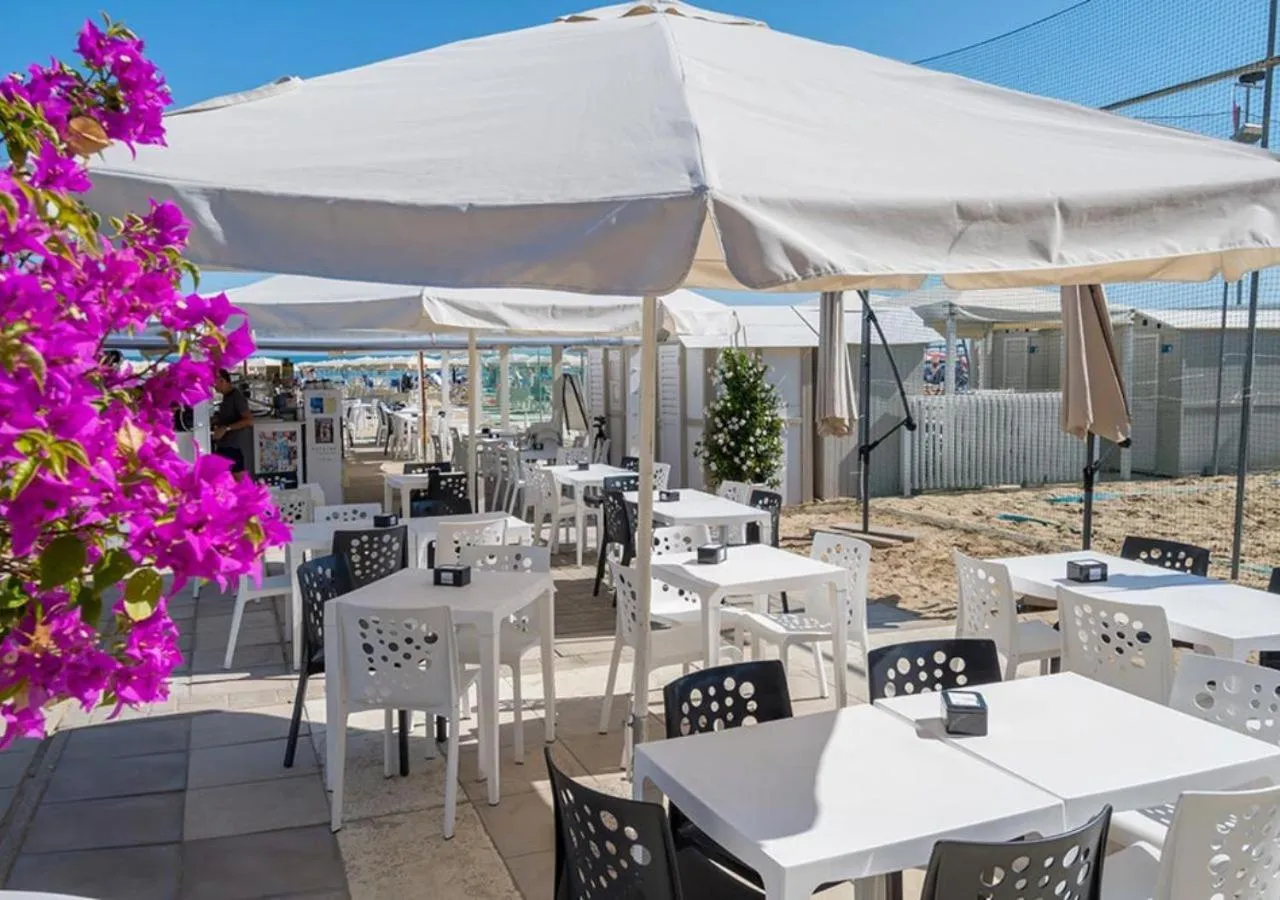 Restaurant/places to eat in Hotel Le Querce