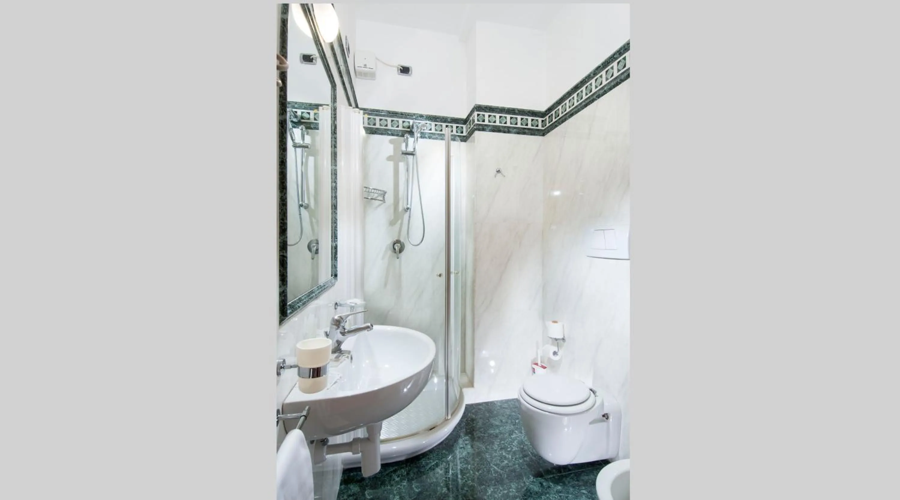 Bathroom in Hotel Le Querce