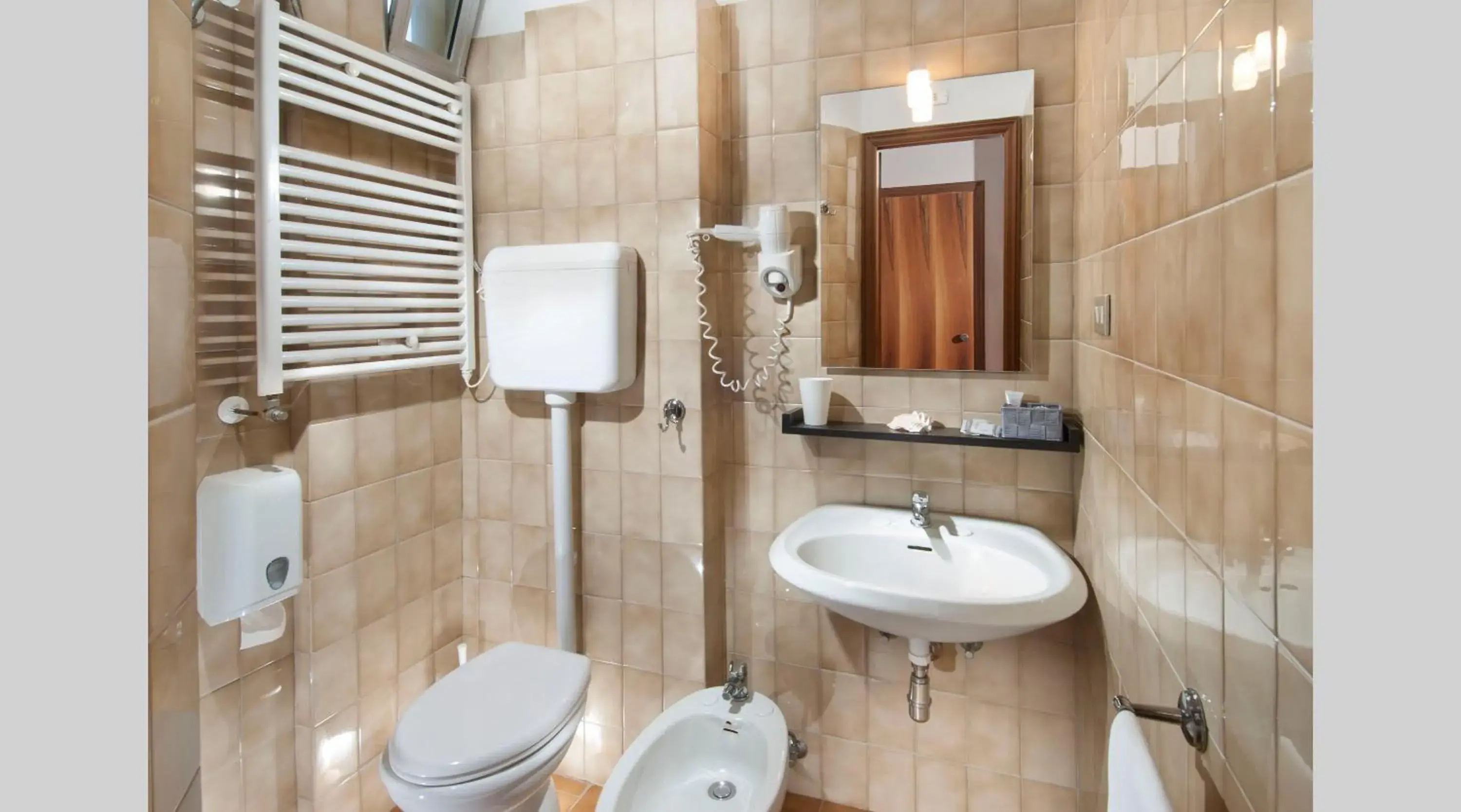 Economy Double or Twin Room in Hotel Le Querce Economy Double or Twin Room in Hotel Le Querce