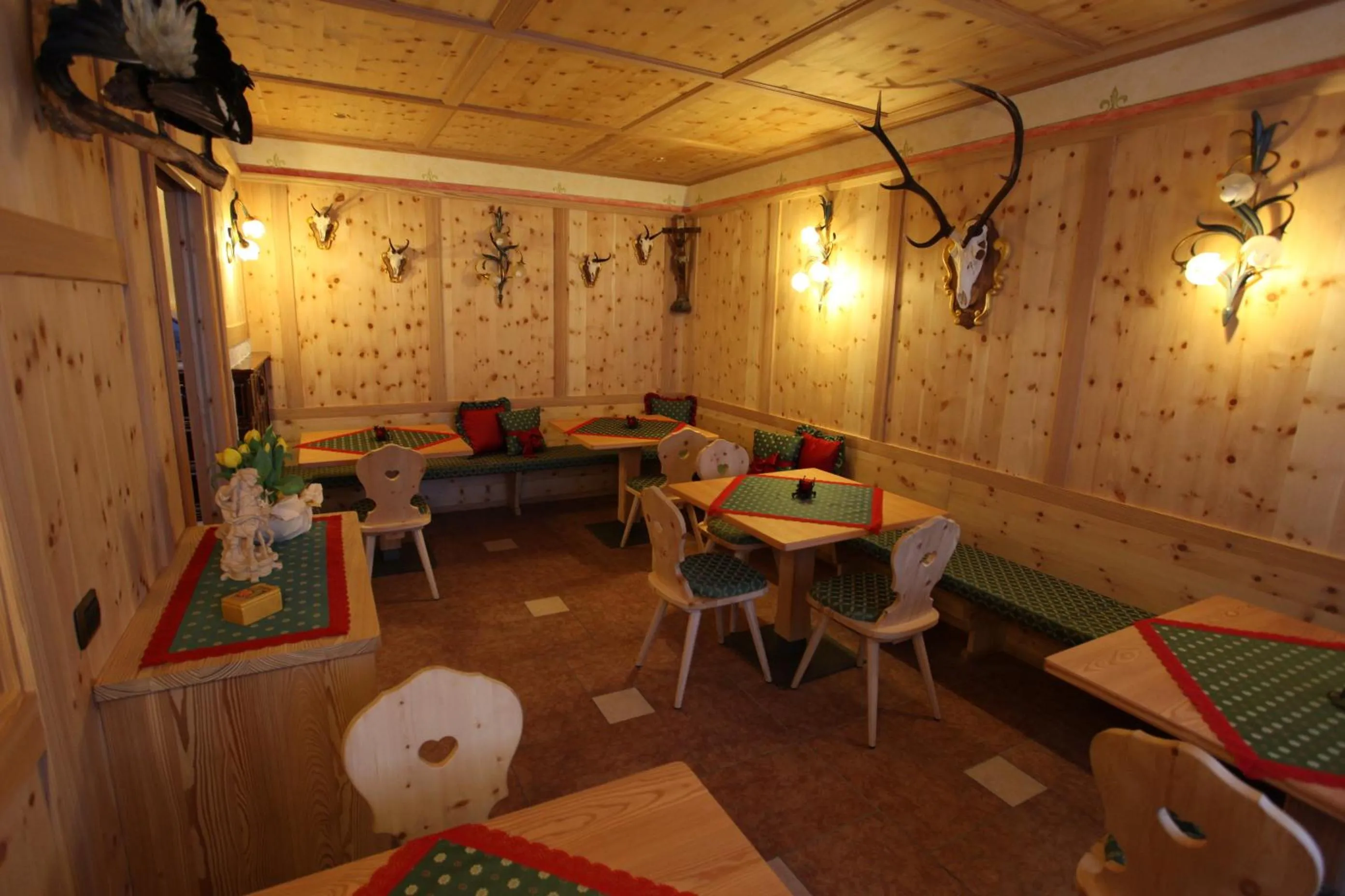 Restaurant/places to eat in Albergo Centrale