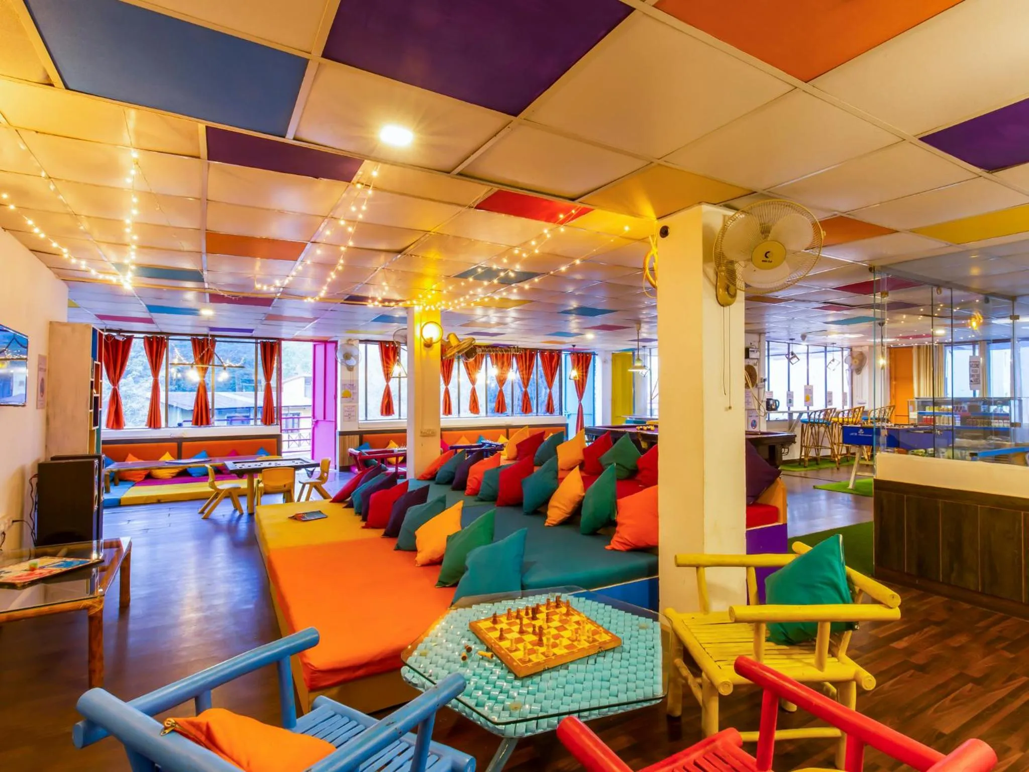 Communal lounge/ TV room in goSTOPS Rishikesh, Tapovan