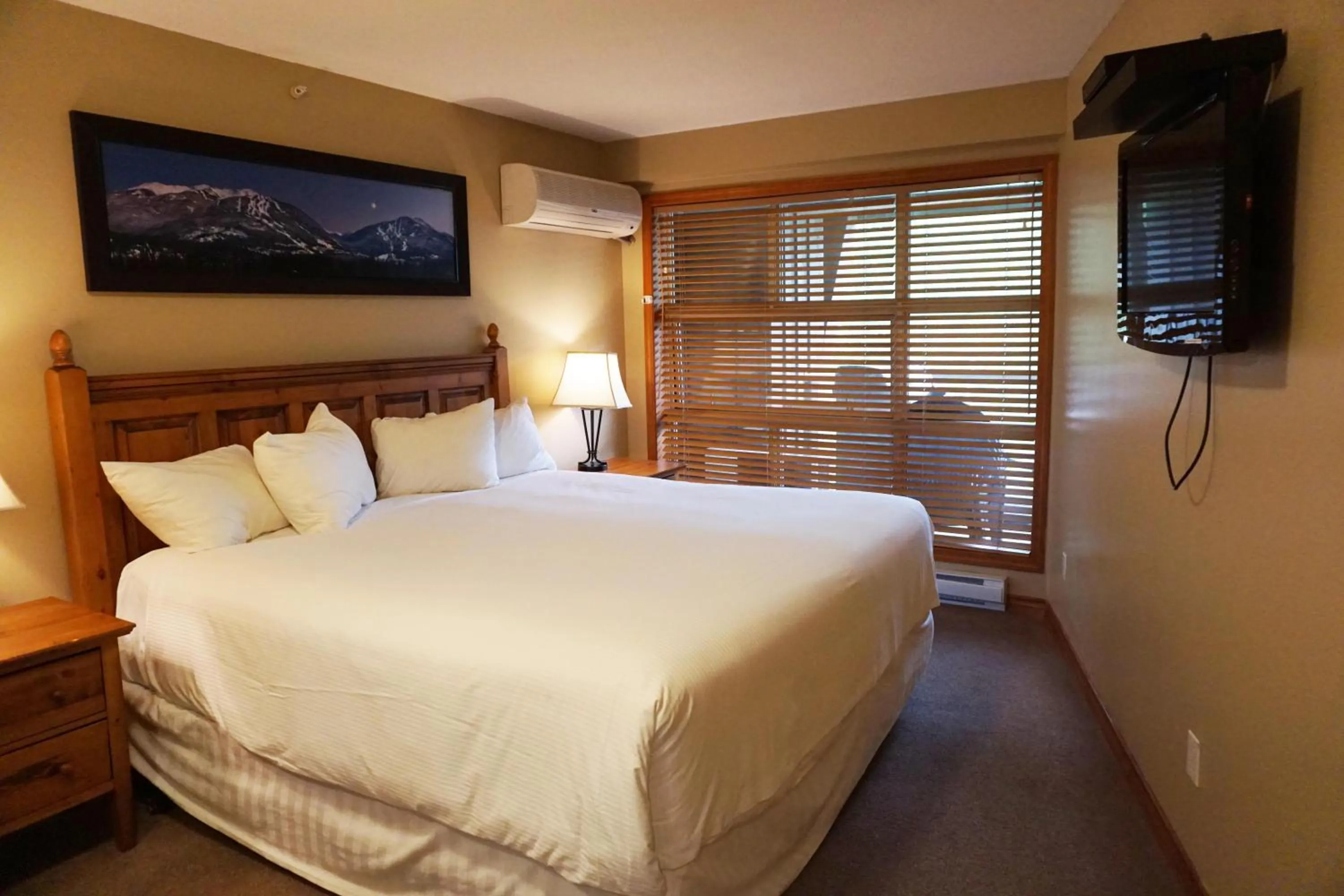 TV and multimedia, Bed in #433 The Aspens On Blackcomb