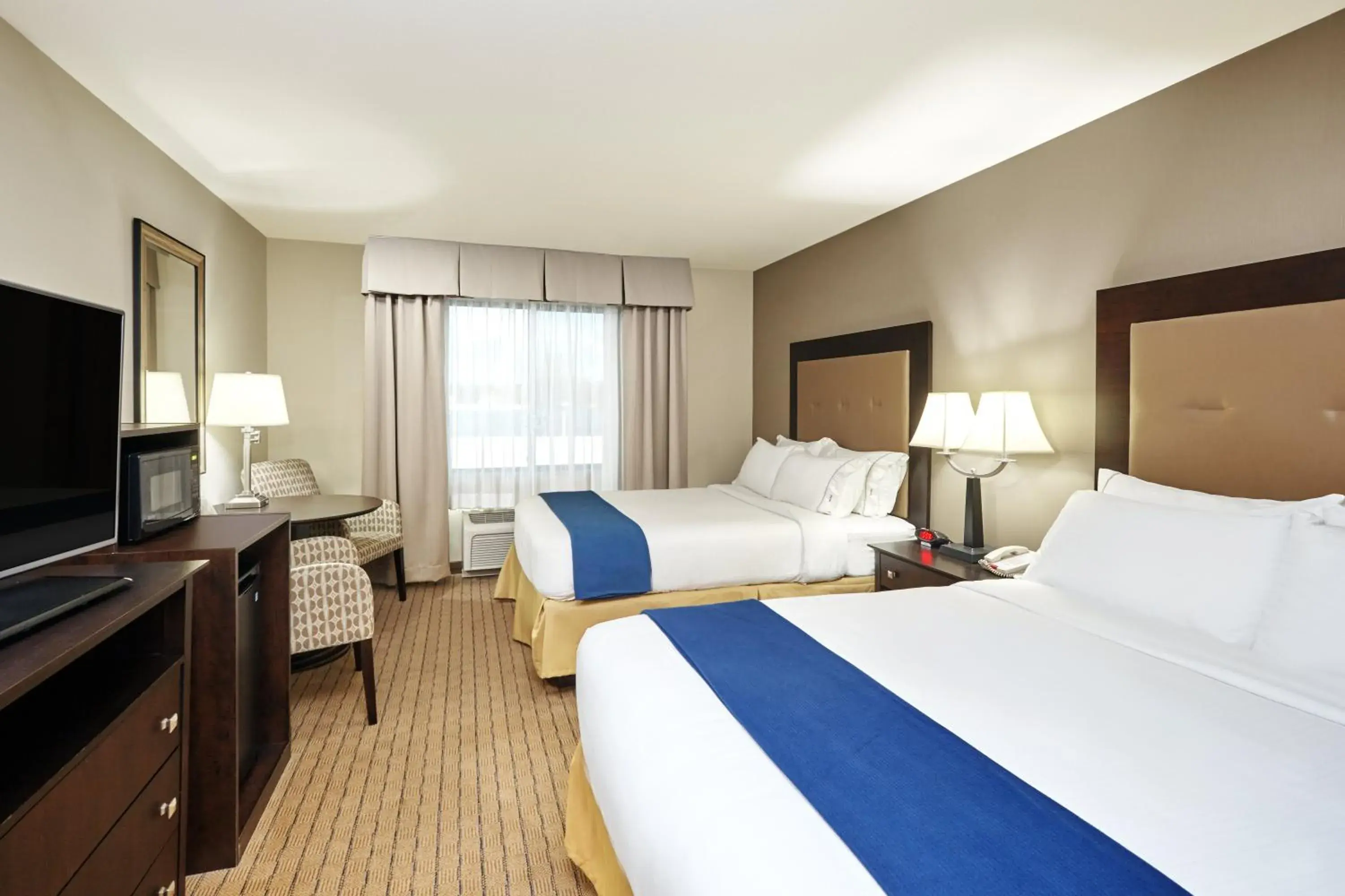 Standard Queen Room with Two Queen Beds in Holiday Inn Express & Suites Madison-Verona by IHG Standard Queen Room with Two Queen Beds in Holiday Inn Express & Suites Madison-Verona by IHG