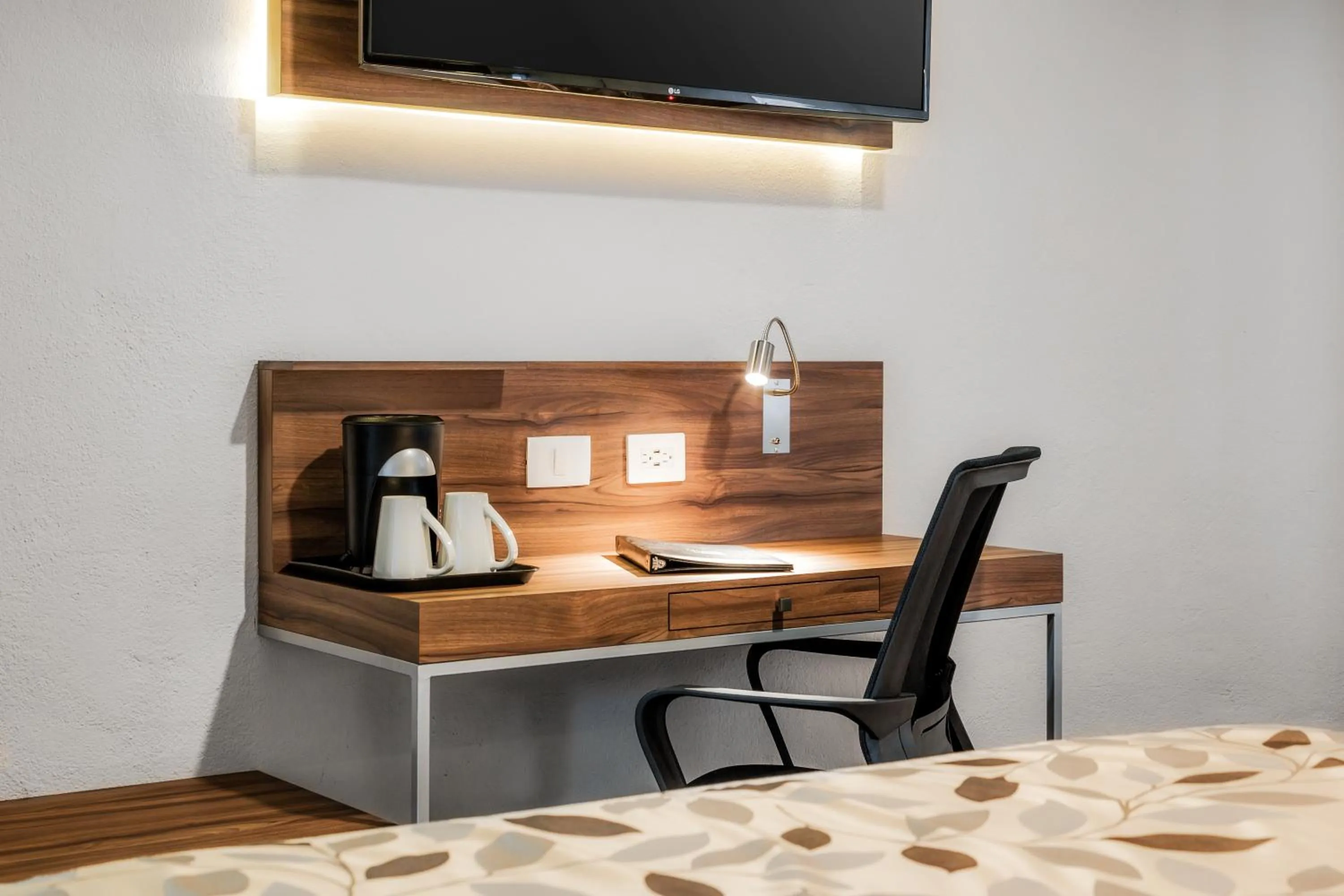 TV and multimedia in Sleep Inn Monterrey Norte