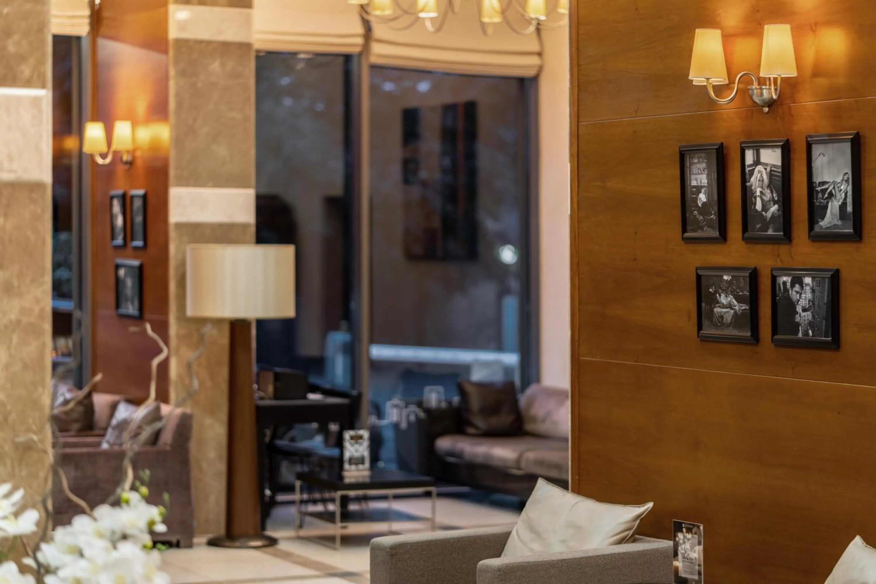 Lobby or reception in CITYHOTEL