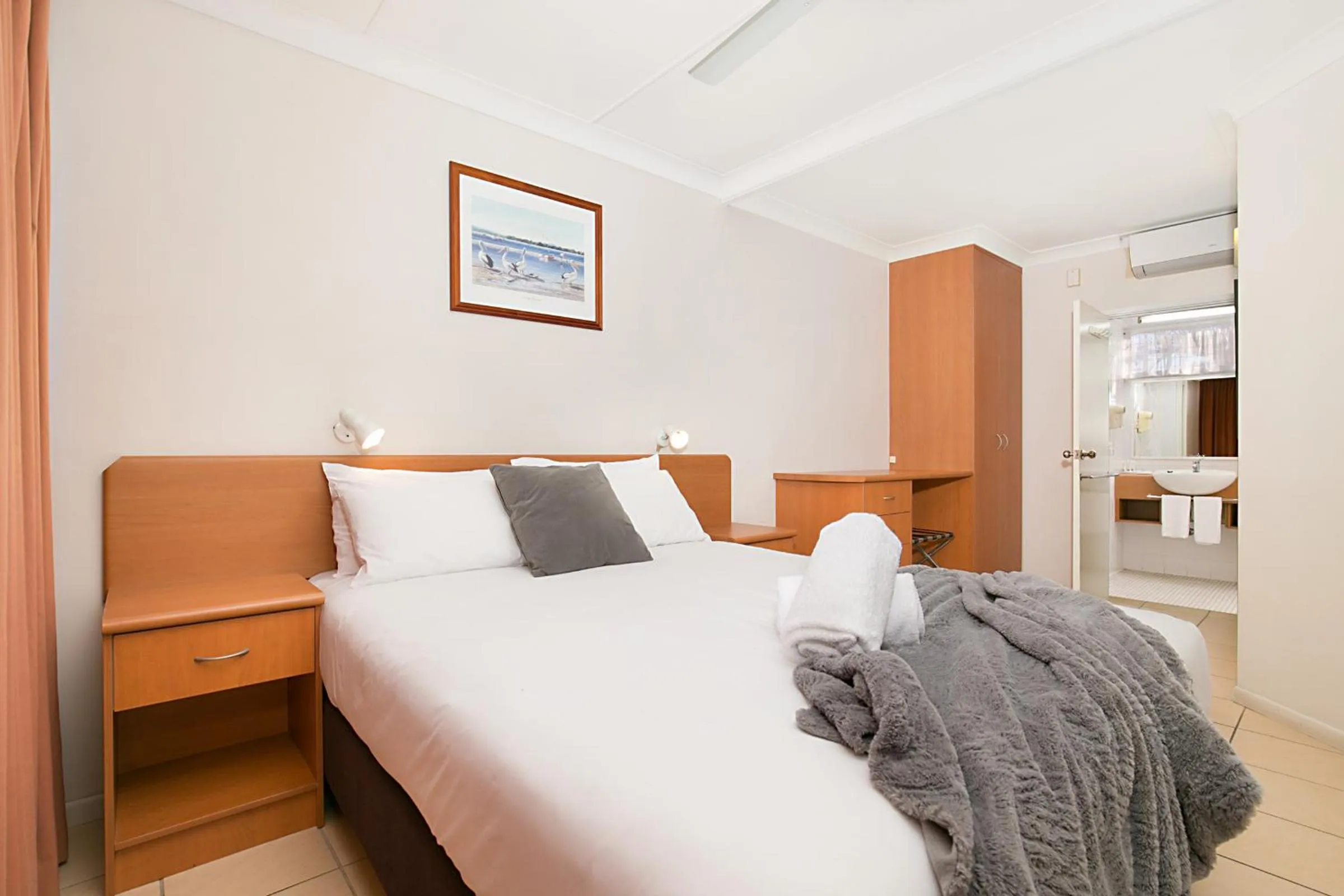 Bed in South Gladstone Motel