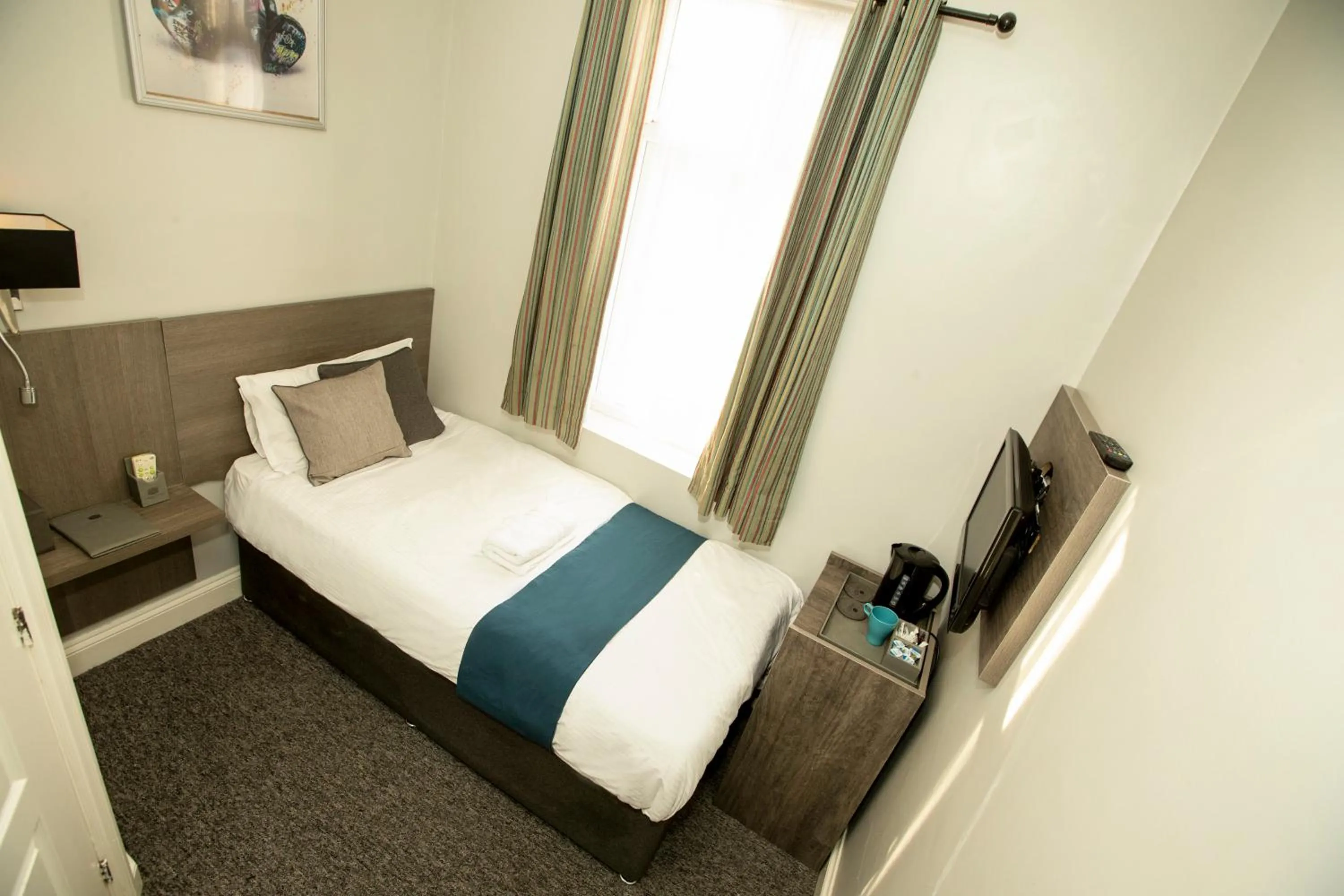 Photo of the whole room, Bed in Comfotel BLU