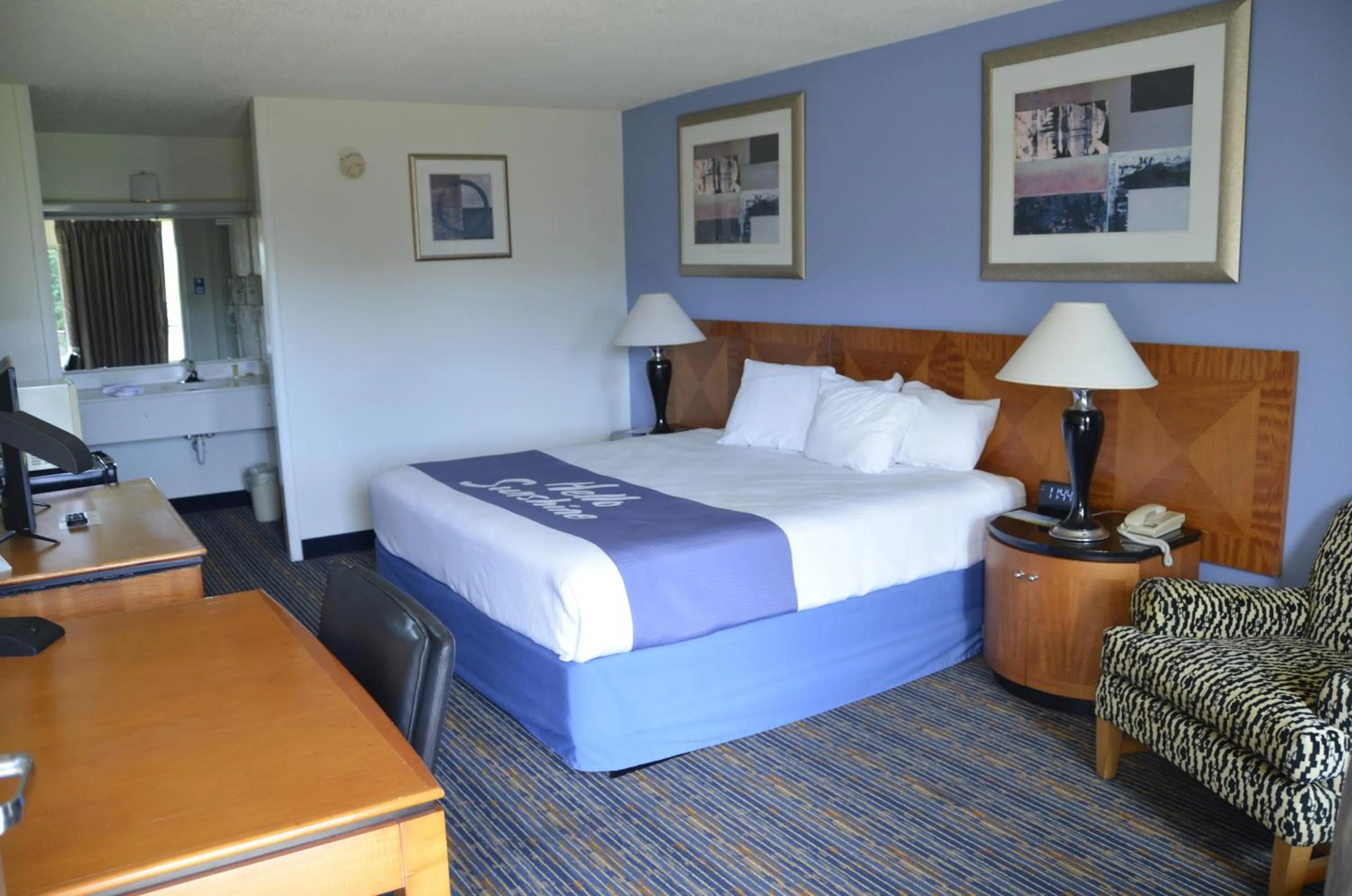 View (from property/room), Bed in Days Inn by Wyndham Luray Shenandoah