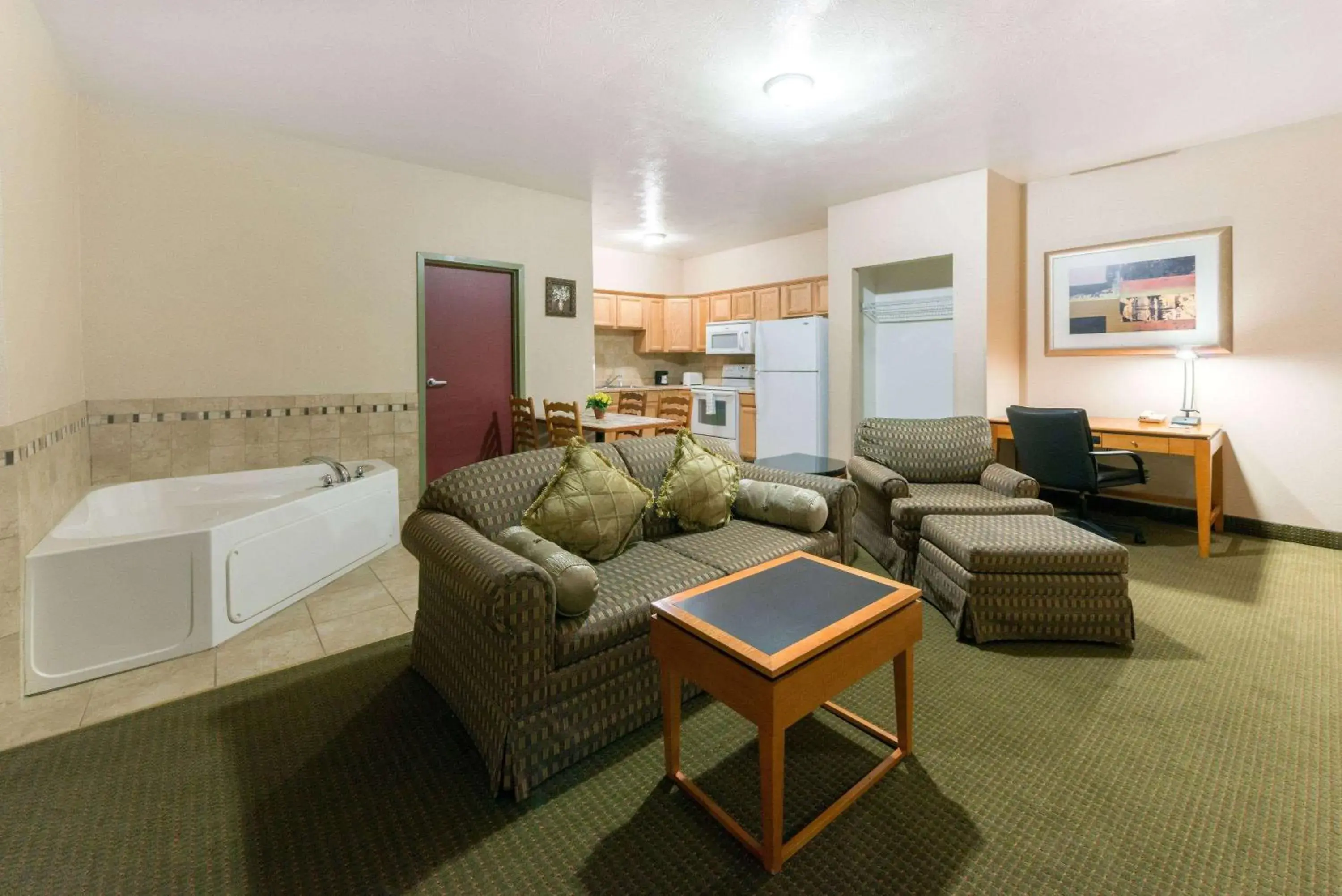 Two-Bedroom Suite with One King Bed and One Queen Bed - Non-Smoking in Days Inn by Wyndham Luray Shenandoah Two-Bedroom Suite with One King Bed and One Queen Bed - Non-Smoking in Days Inn by Wyndham Luray Shenandoah