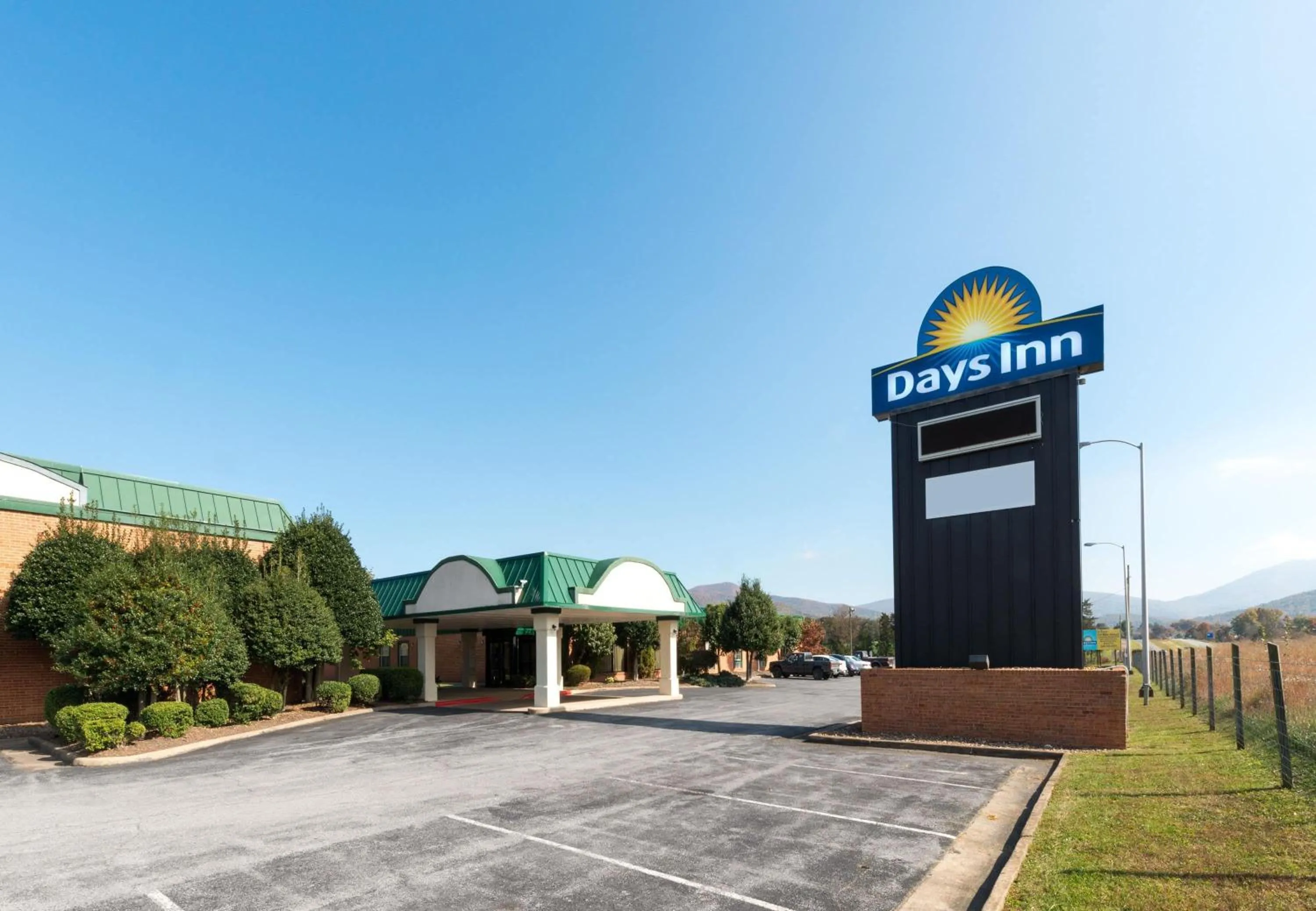 Property building in Days Inn by Wyndham Luray Shenandoah
