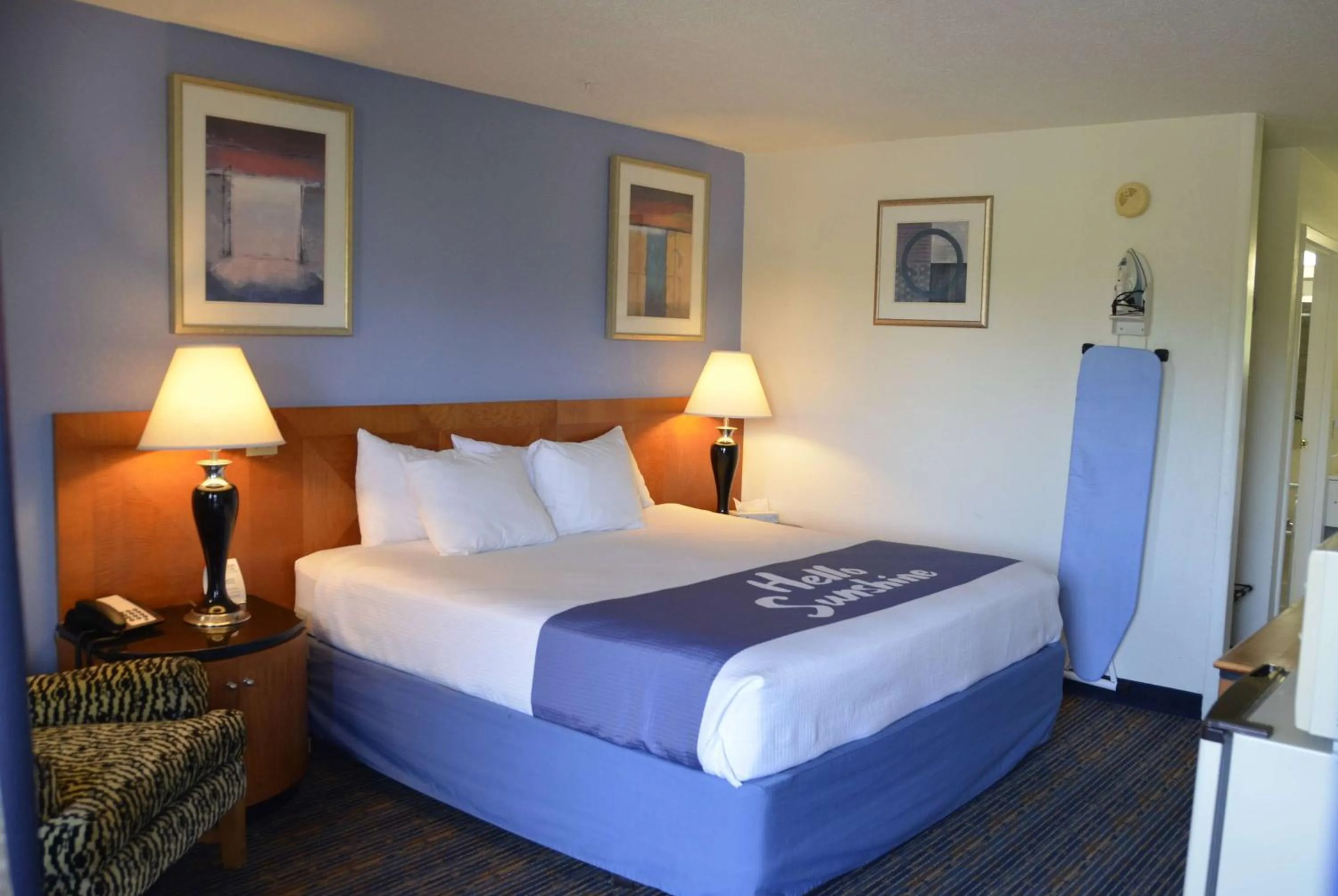Photo of the whole room, Bed in Days Inn by Wyndham Luray Shenandoah