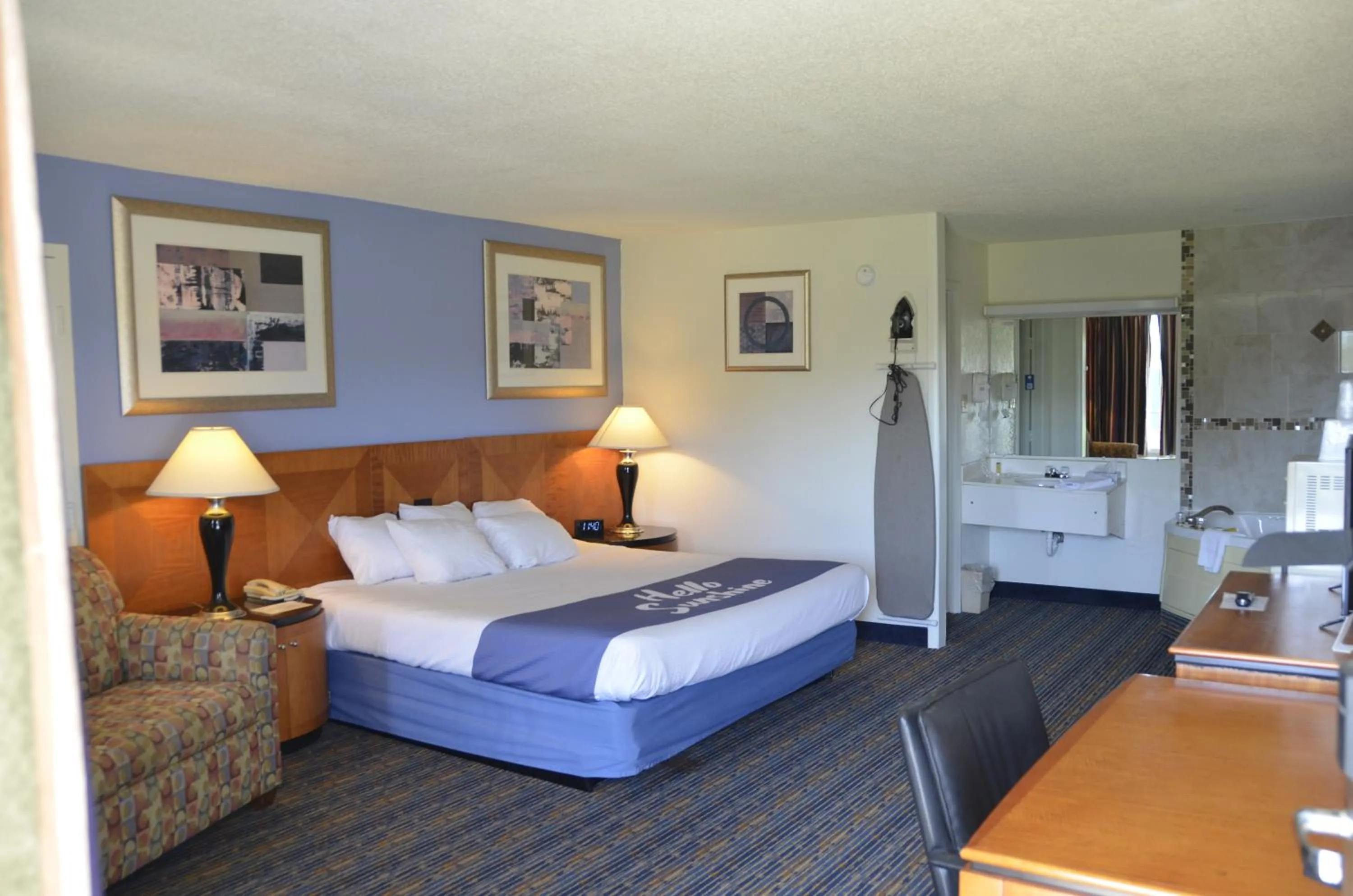 View (from property/room), Bed in Days Inn by Wyndham Luray Shenandoah