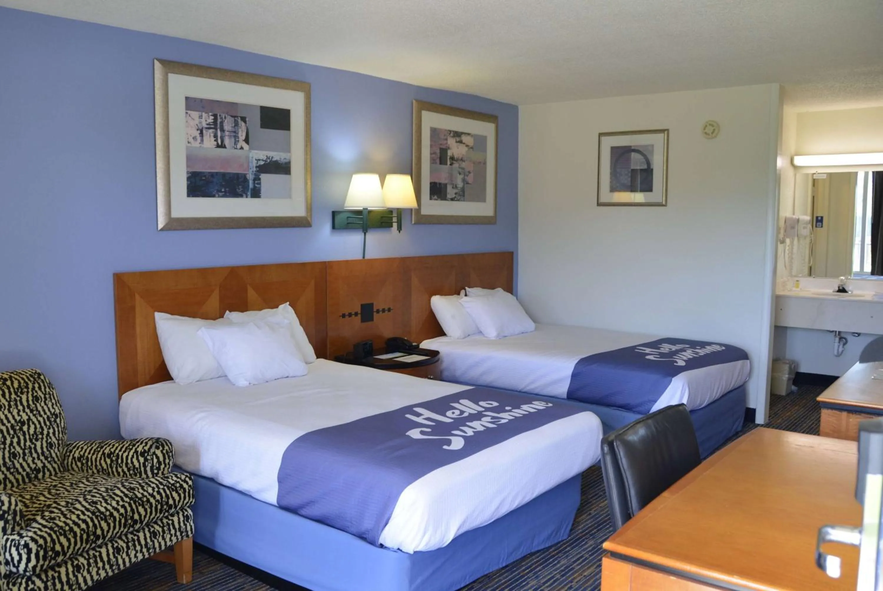 Photo of the whole room, Bed in Days Inn by Wyndham Luray Shenandoah