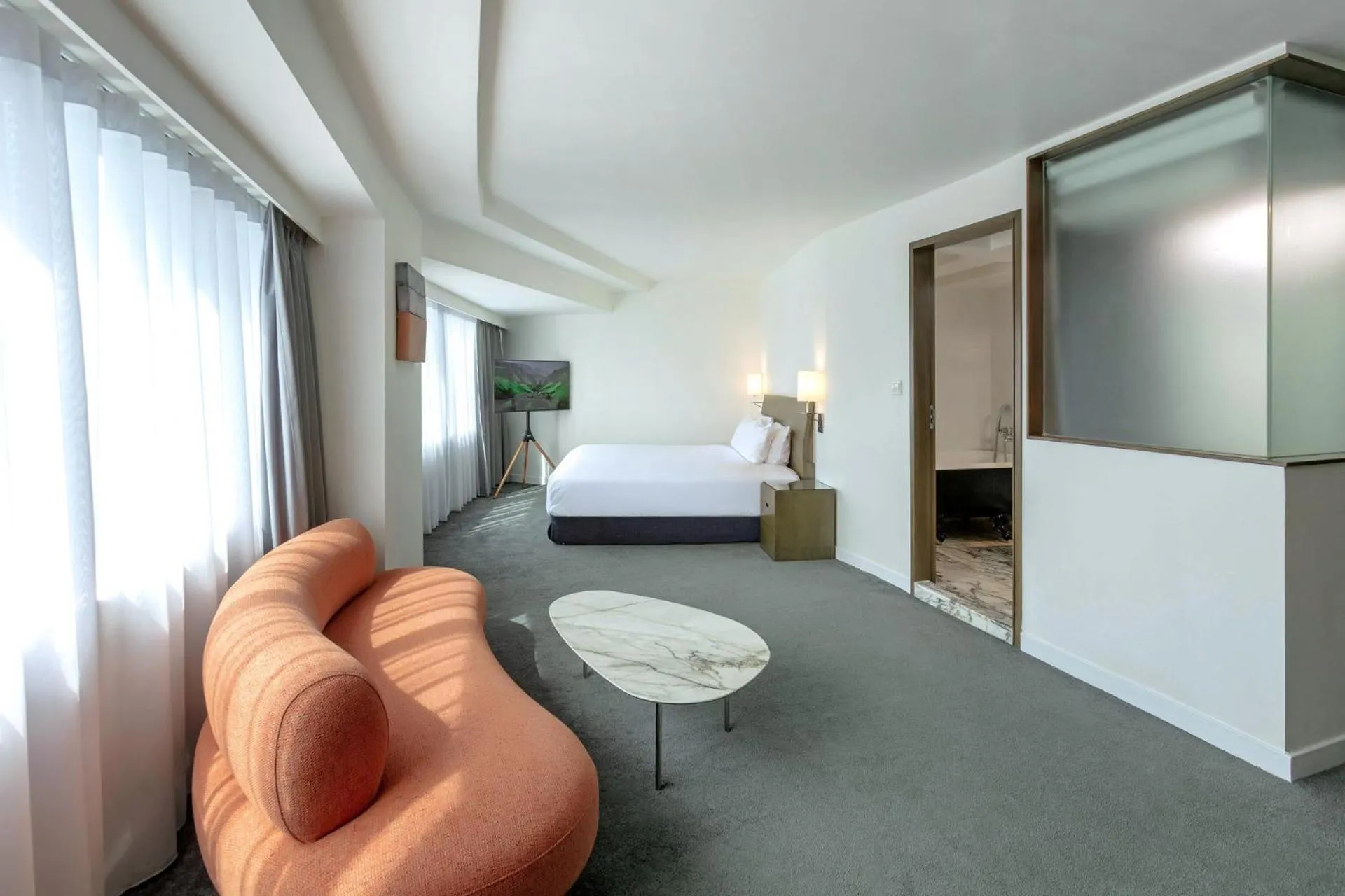 Photo of the whole room, Bed in United Hotel