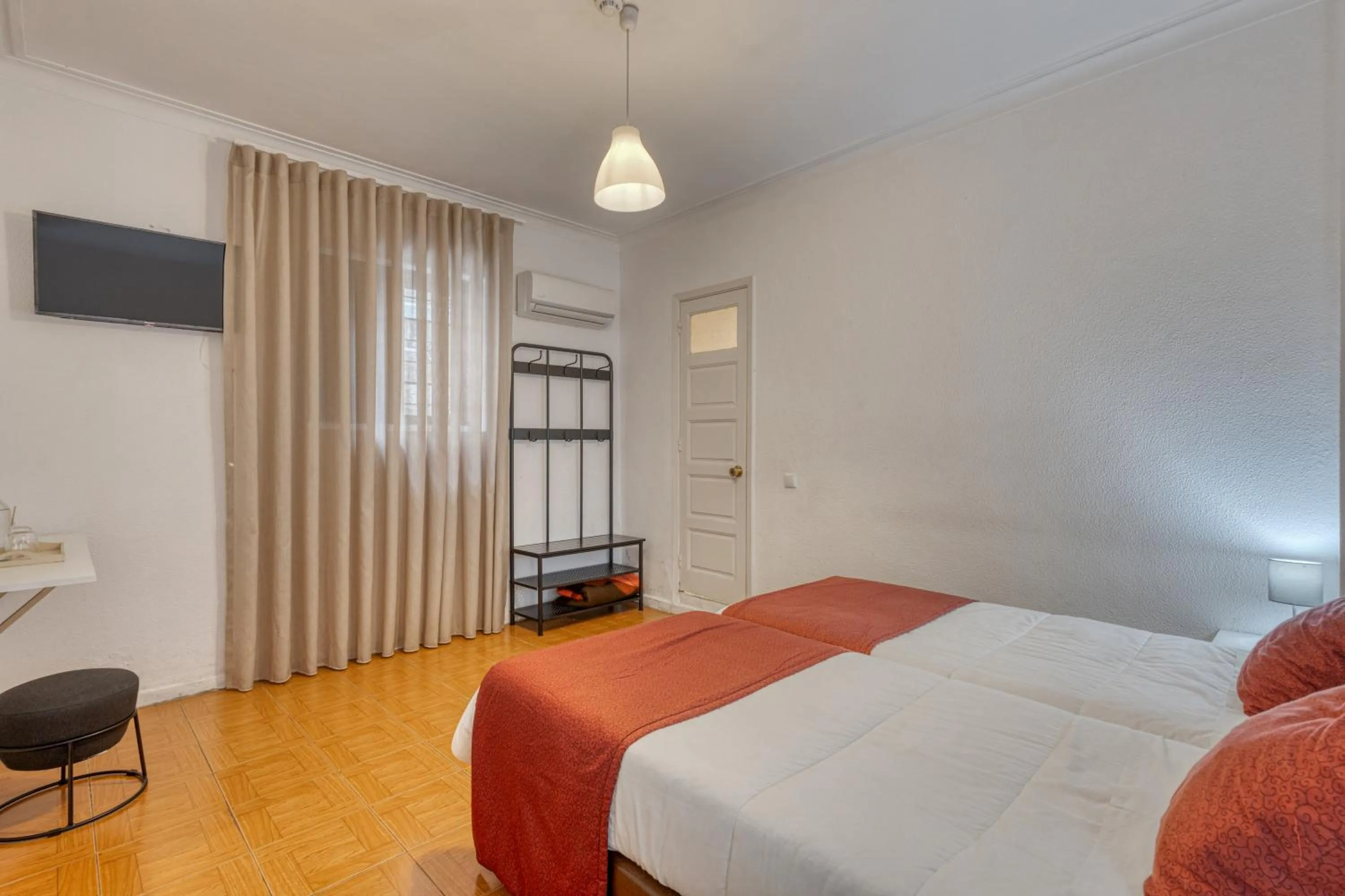 TV and multimedia, Bed in Hotel Borsalino