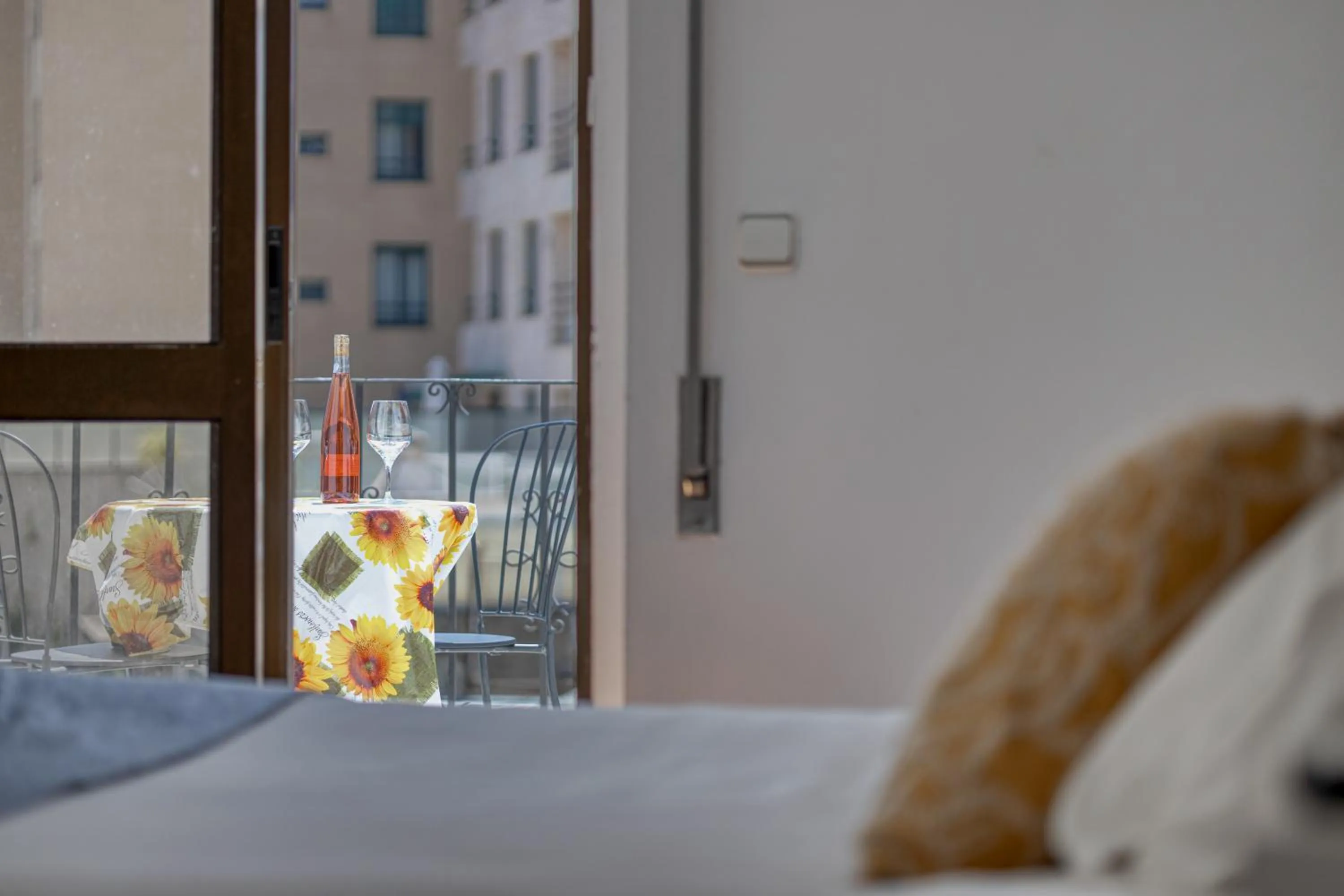 Balcony/Terrace, Bed in Hotel Borsalino