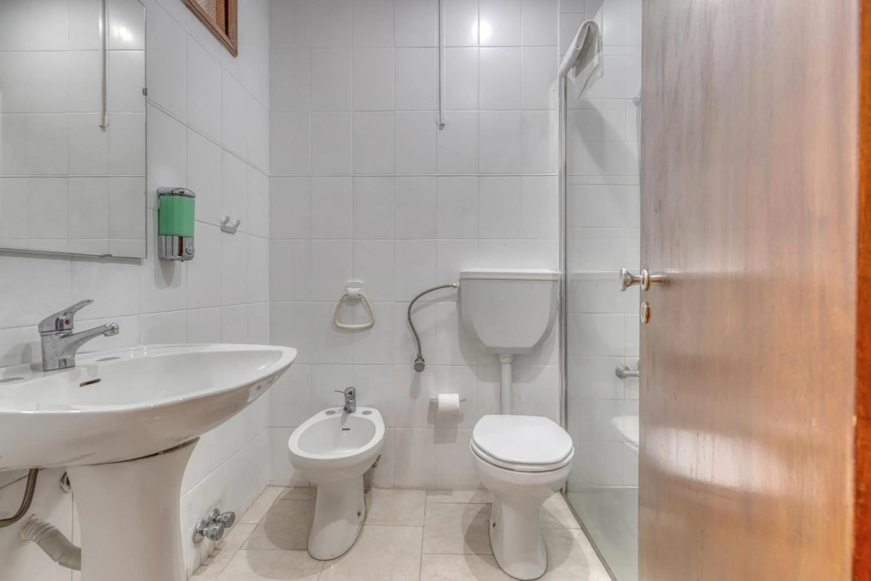 Shower in Hotel Borsalino