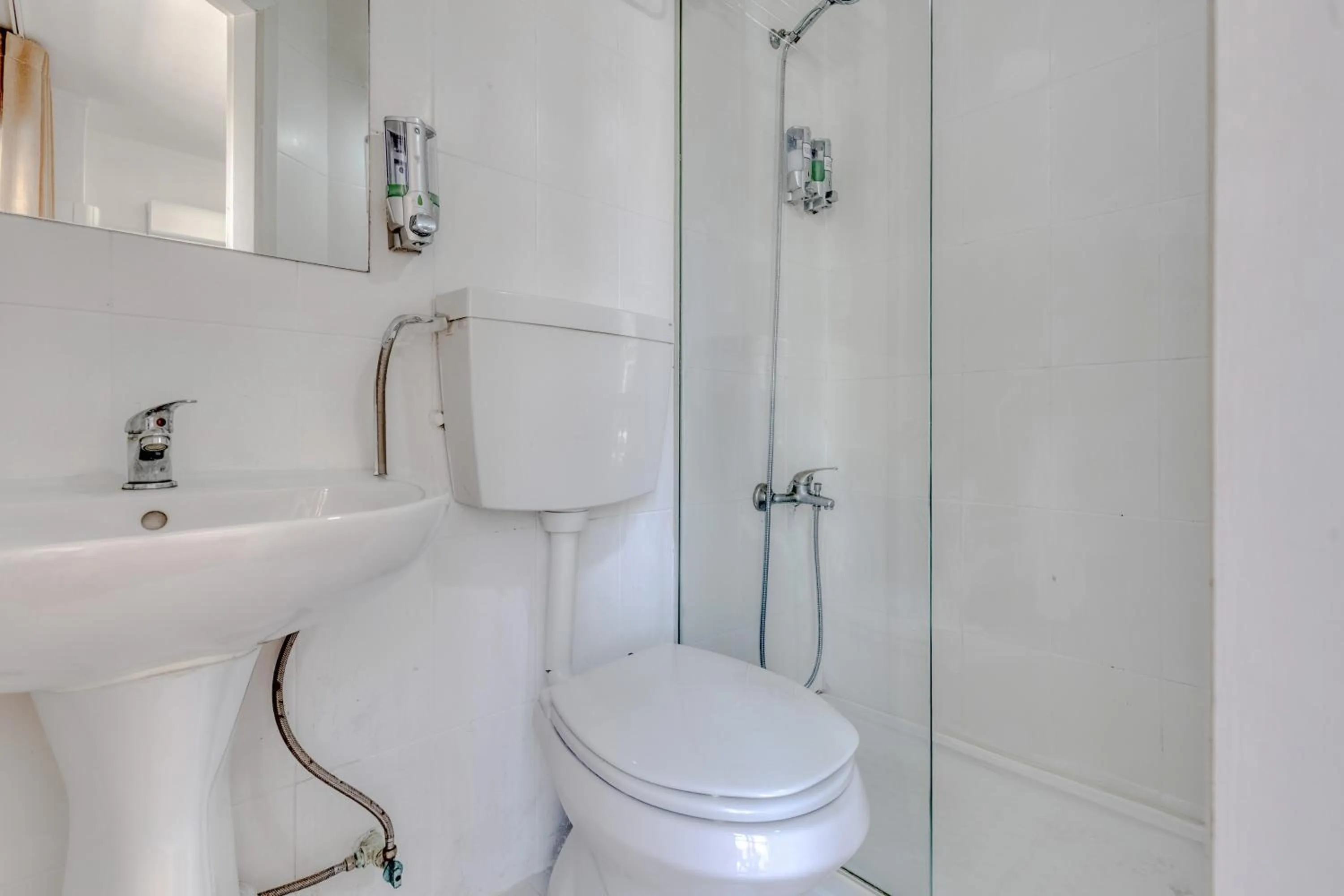 Shower in Hotel Borsalino