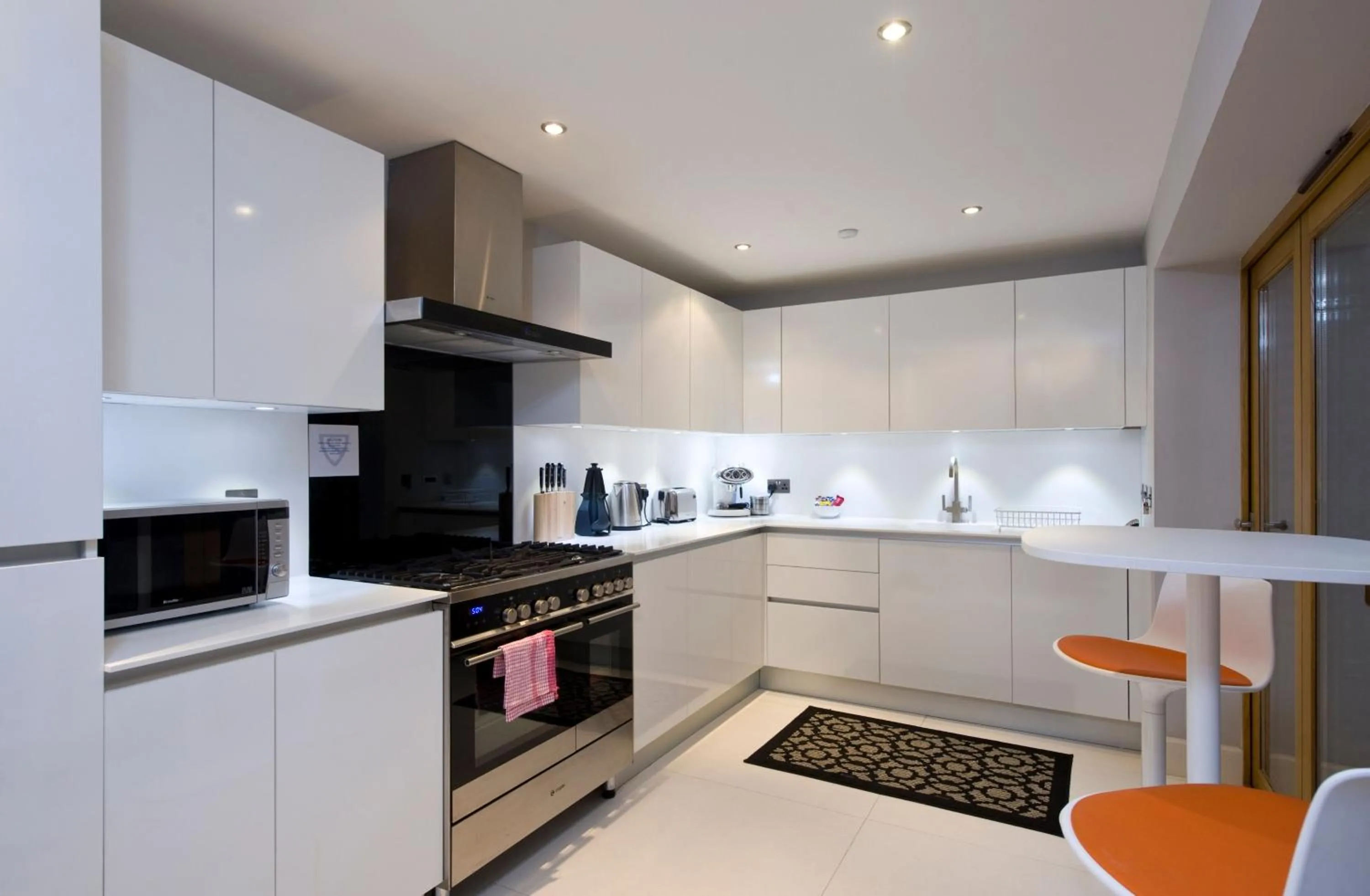 Kitchen or kitchenette in Destiny Scotland - Q-Residence