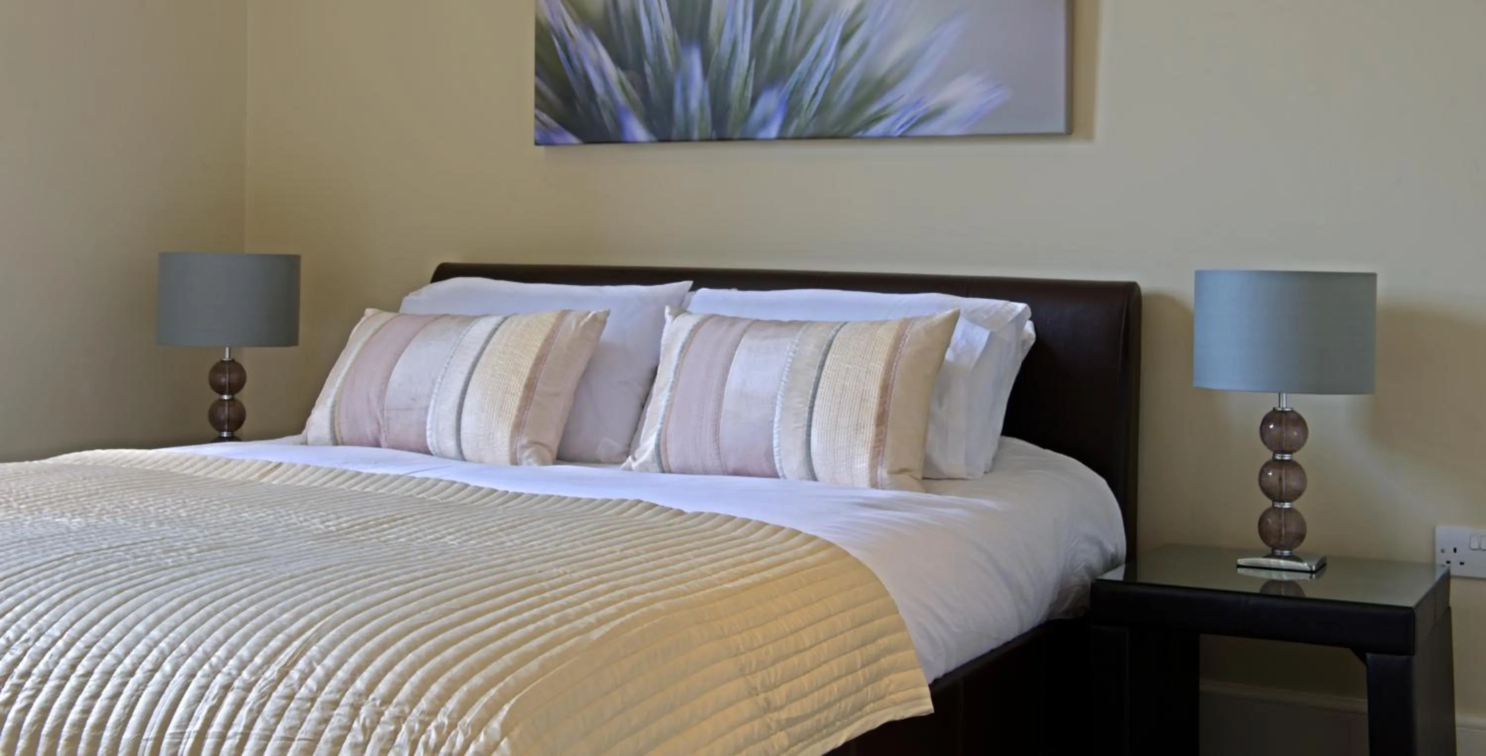 Bedroom, Bed in Destiny Scotland - Q-Residence