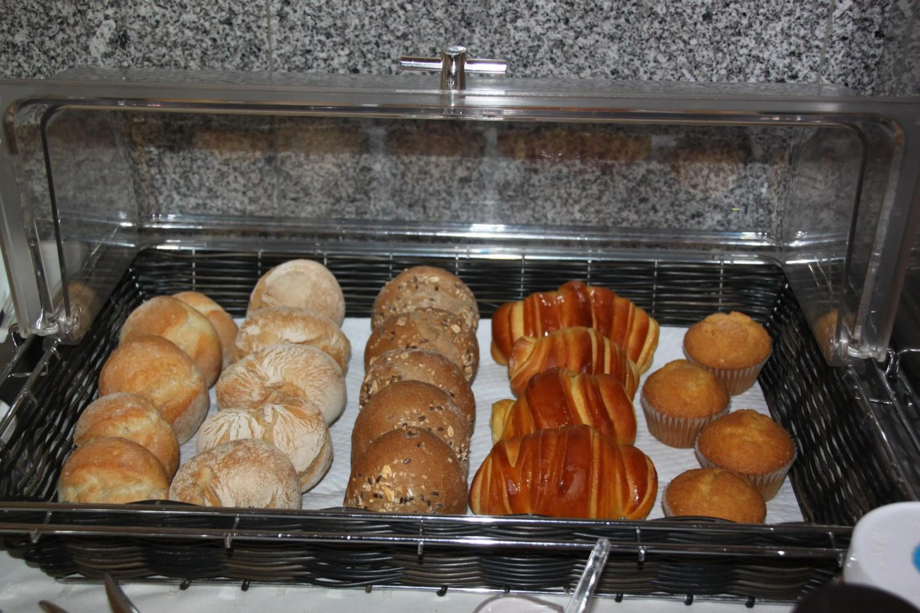 Food and drinks in Hotel Quasar