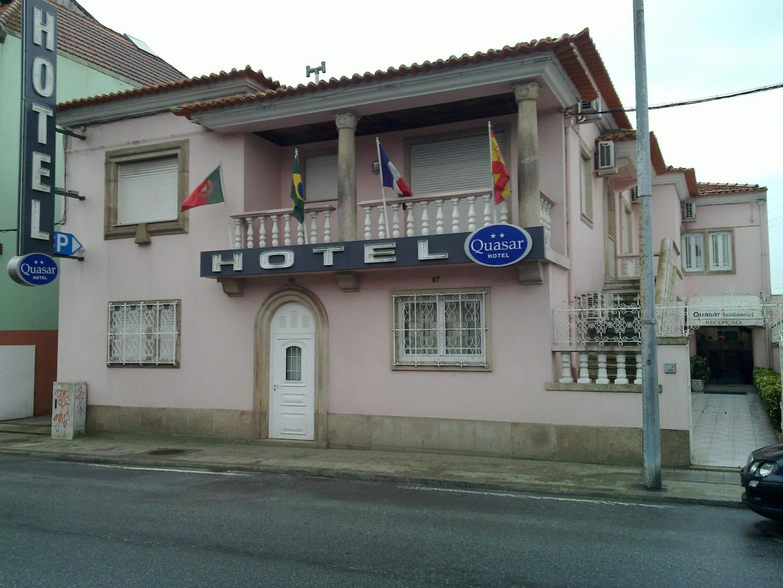 Facade/entrance in Hotel Quasar