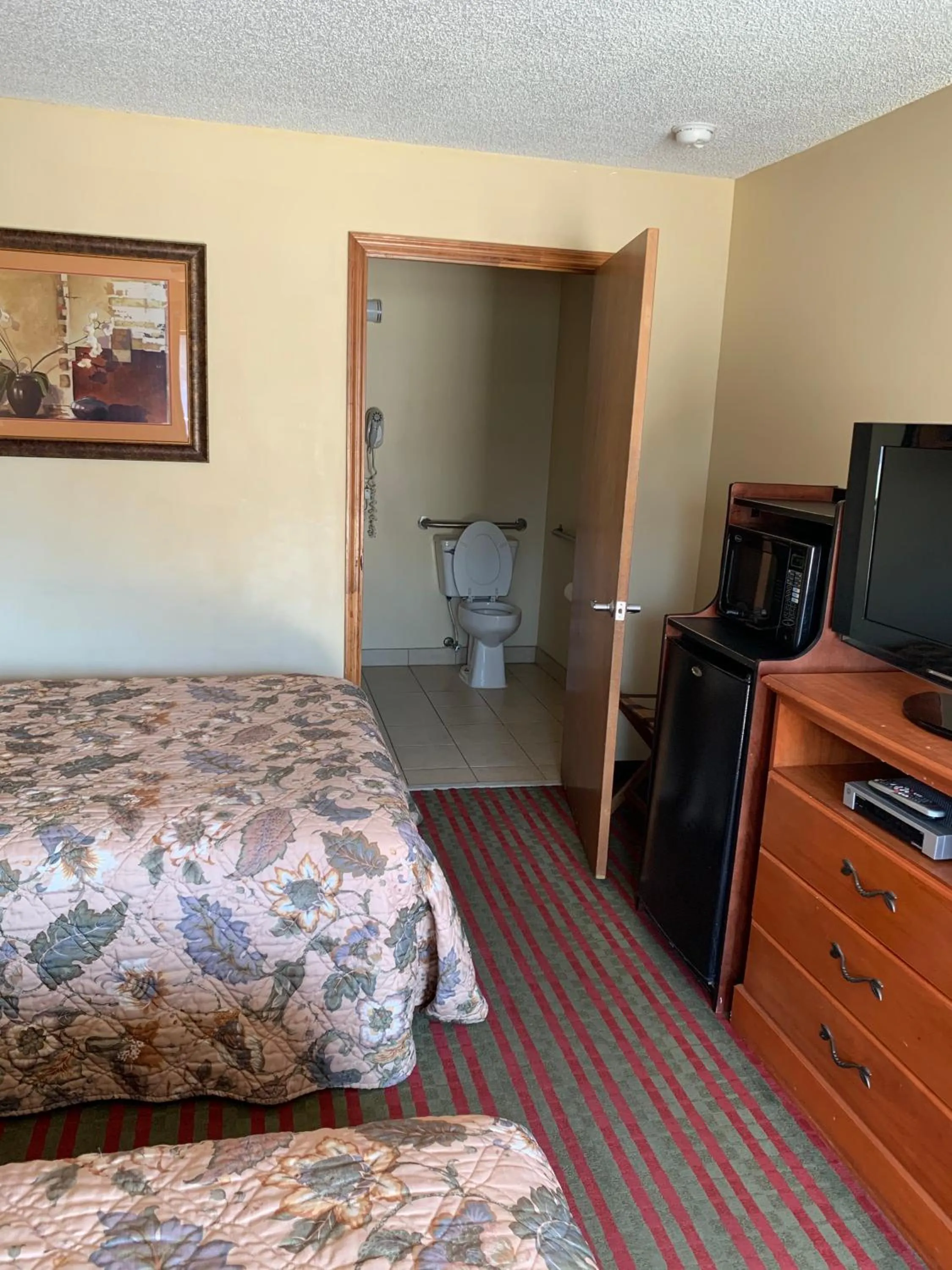 Bed in Western Motel - Jesup