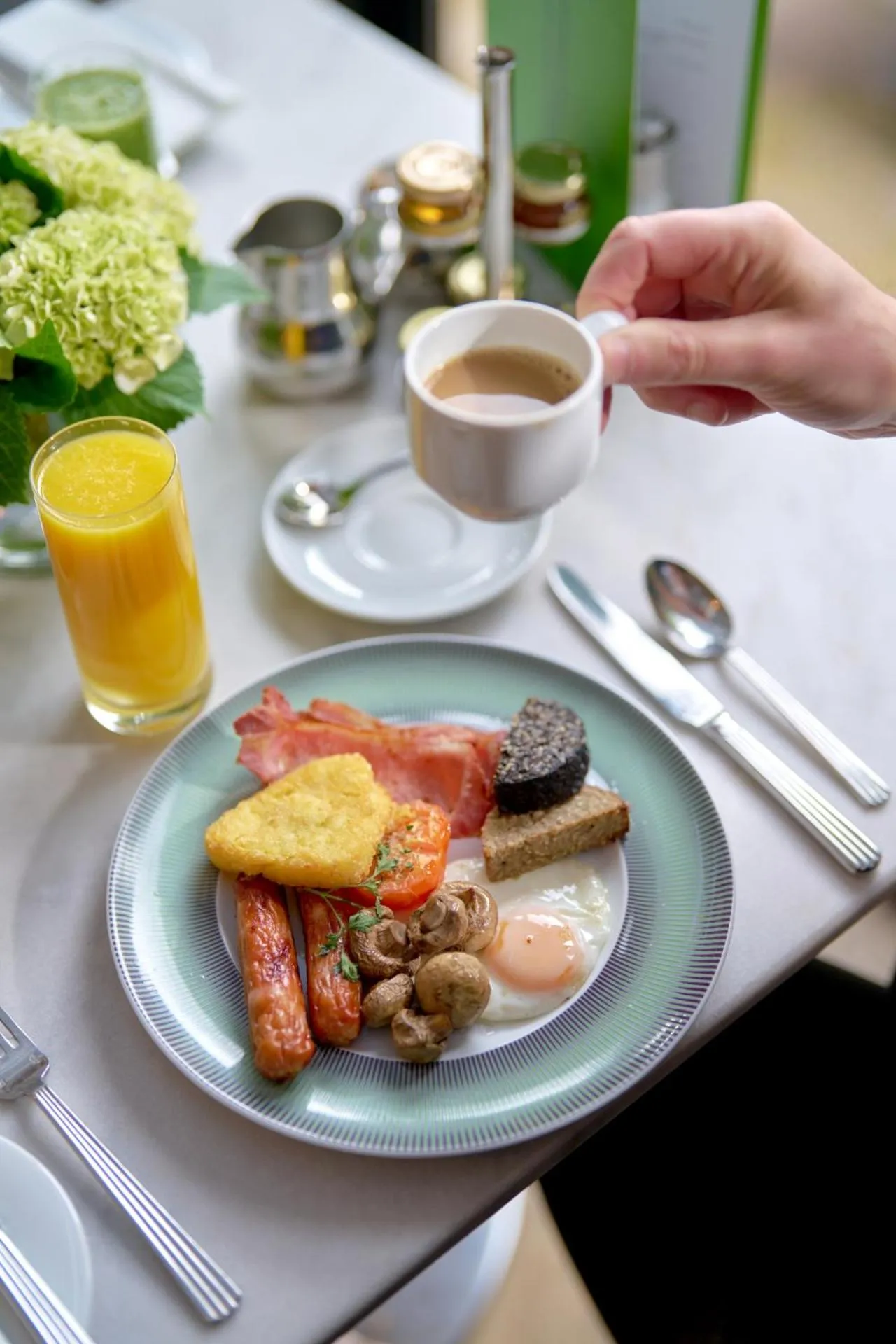 Restaurant/places to eat in Herbert Park Hotel and Park Residence