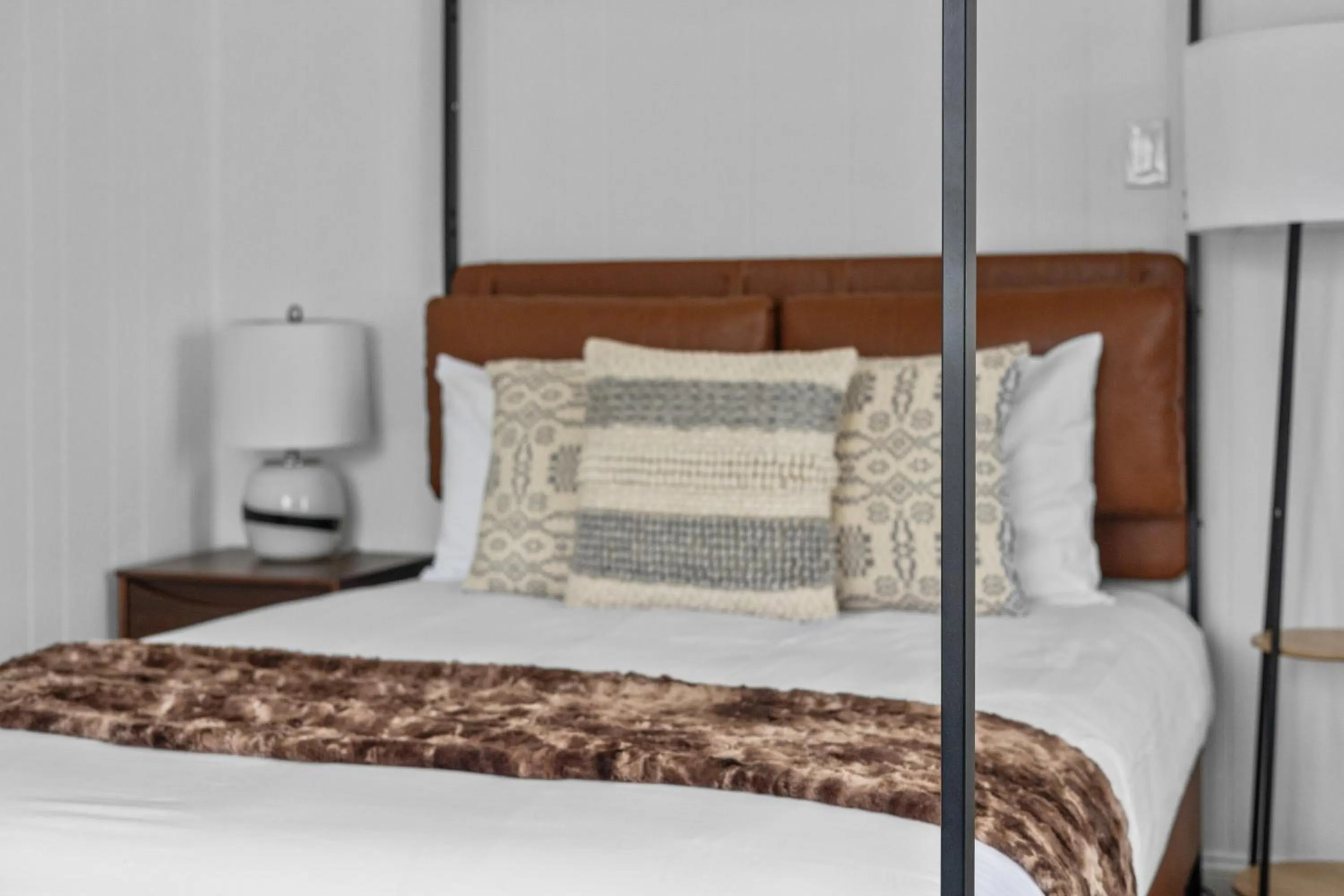 Bed in Stowe Motel & Snowdrift