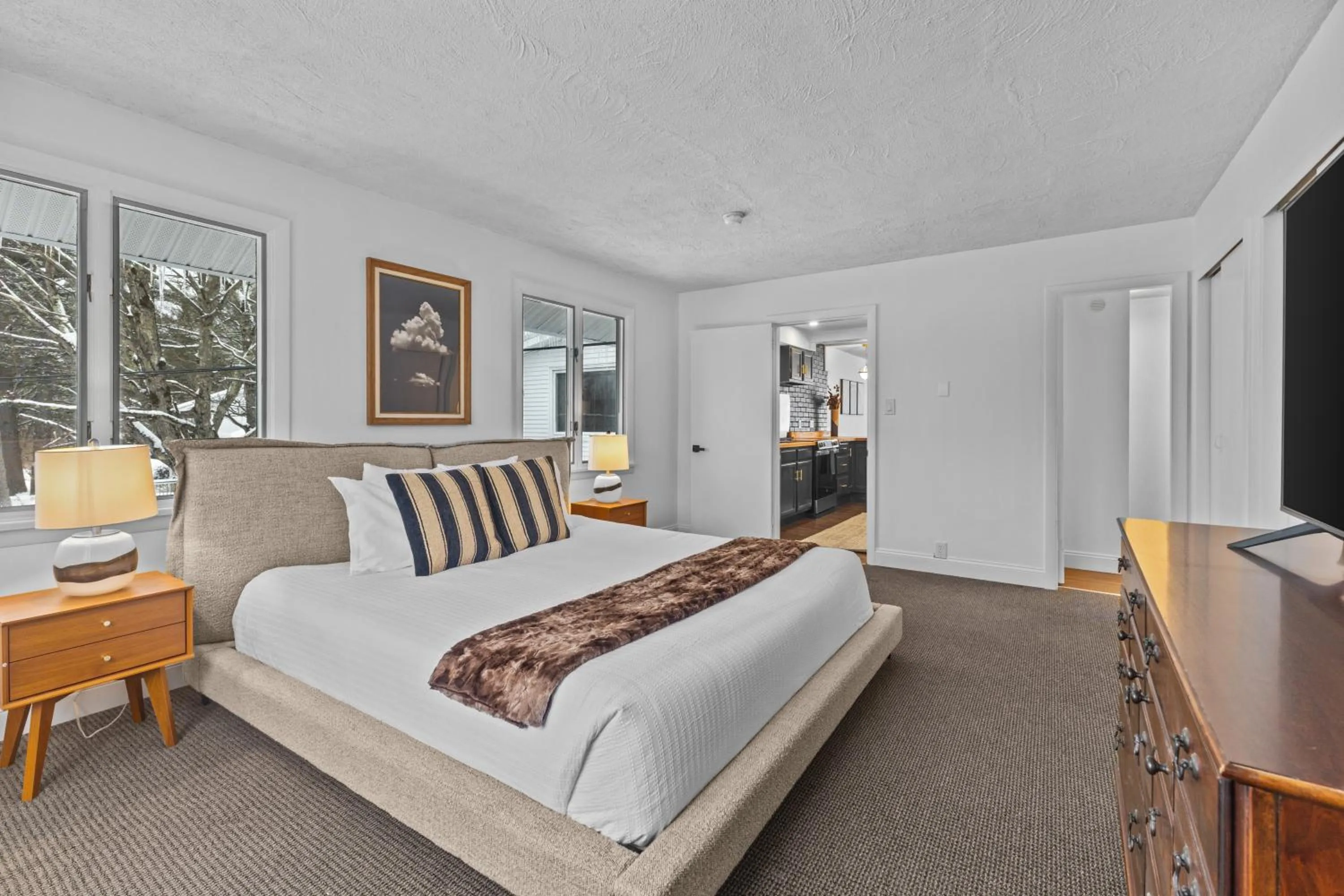 Bed in Stowe Motel & Snowdrift