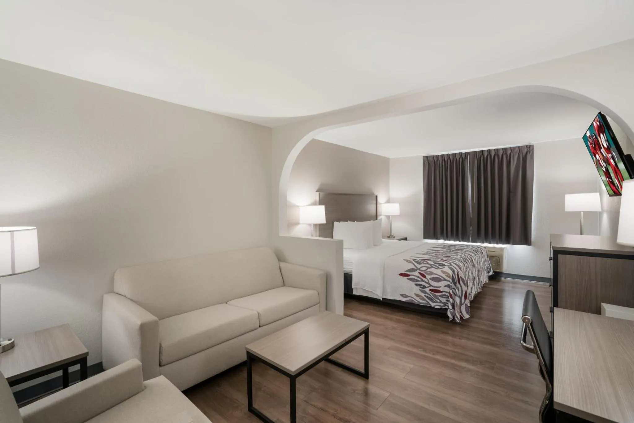 Bedroom, Bed in Red Roof Inn & Suites Carrollton, GA - West Georgia