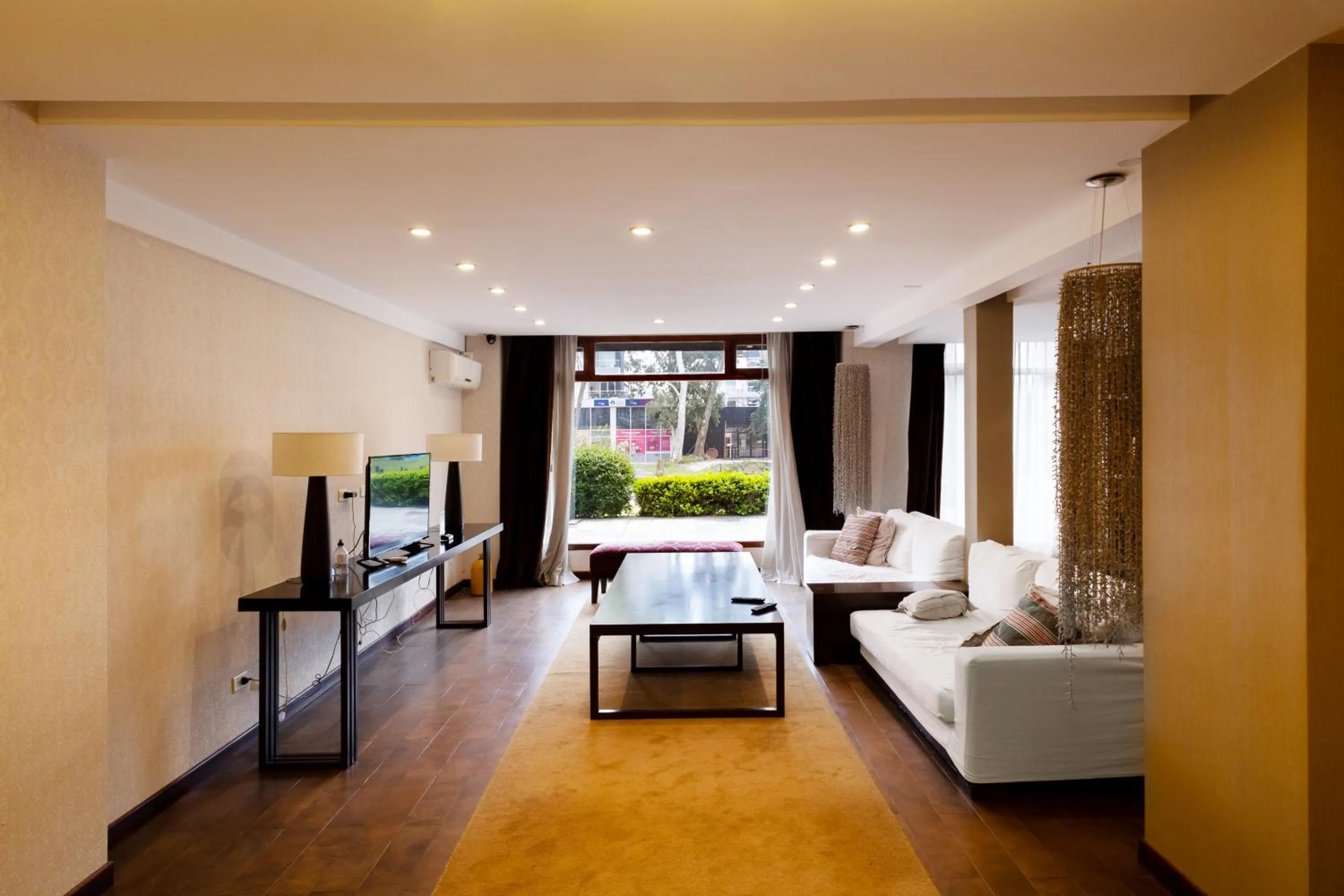 Communal lounge/ TV room in Green Sea Apart Hotel