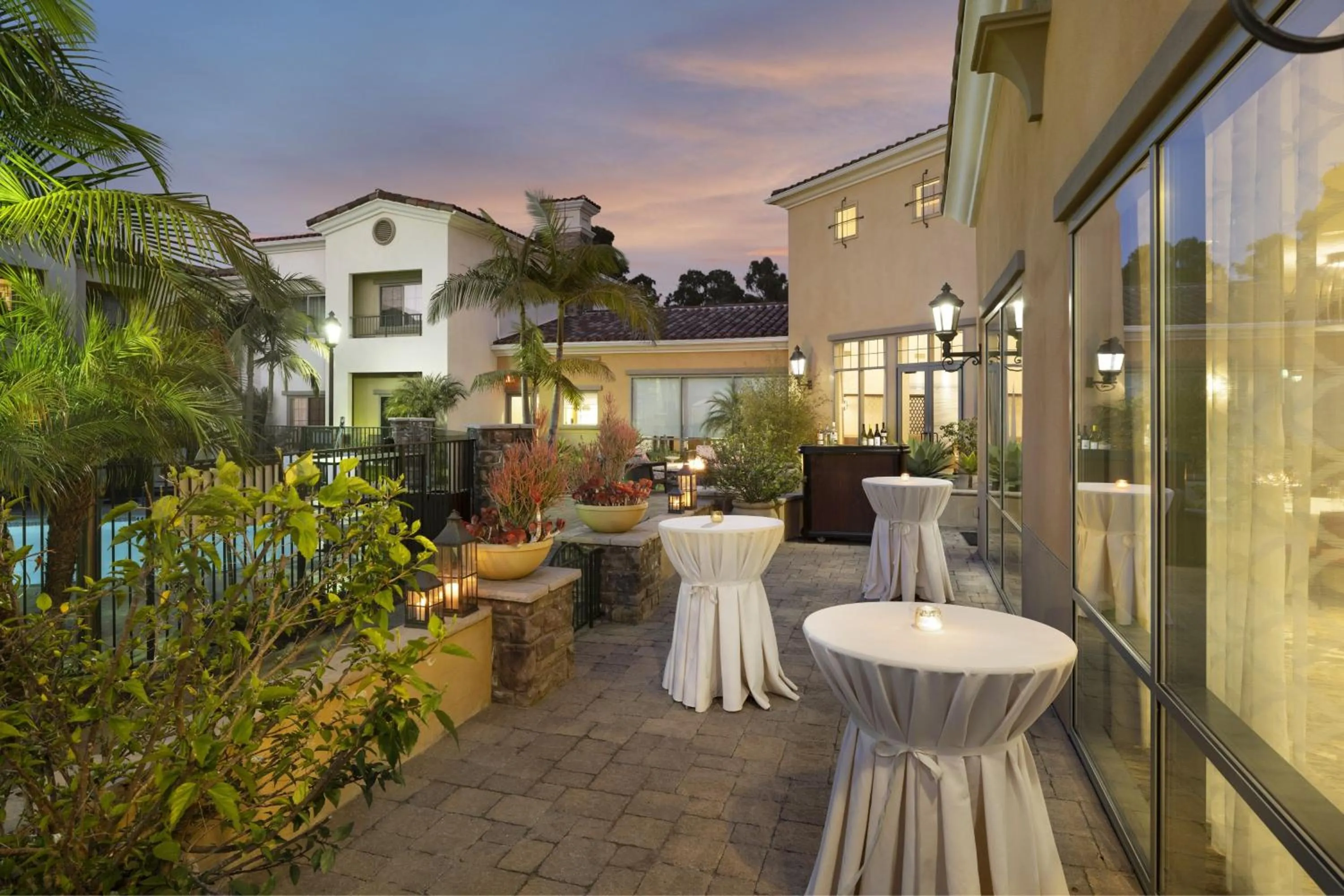 Lobby or reception in Courtyard by Marriott Santa Barbara Goleta