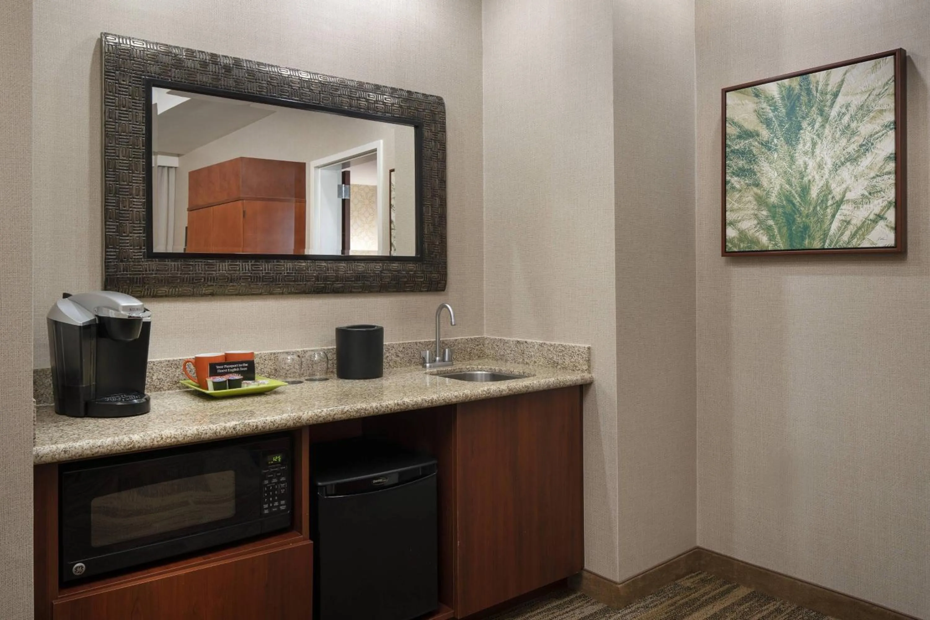 Lounge or bar in Courtyard by Marriott Santa Barbara Goleta