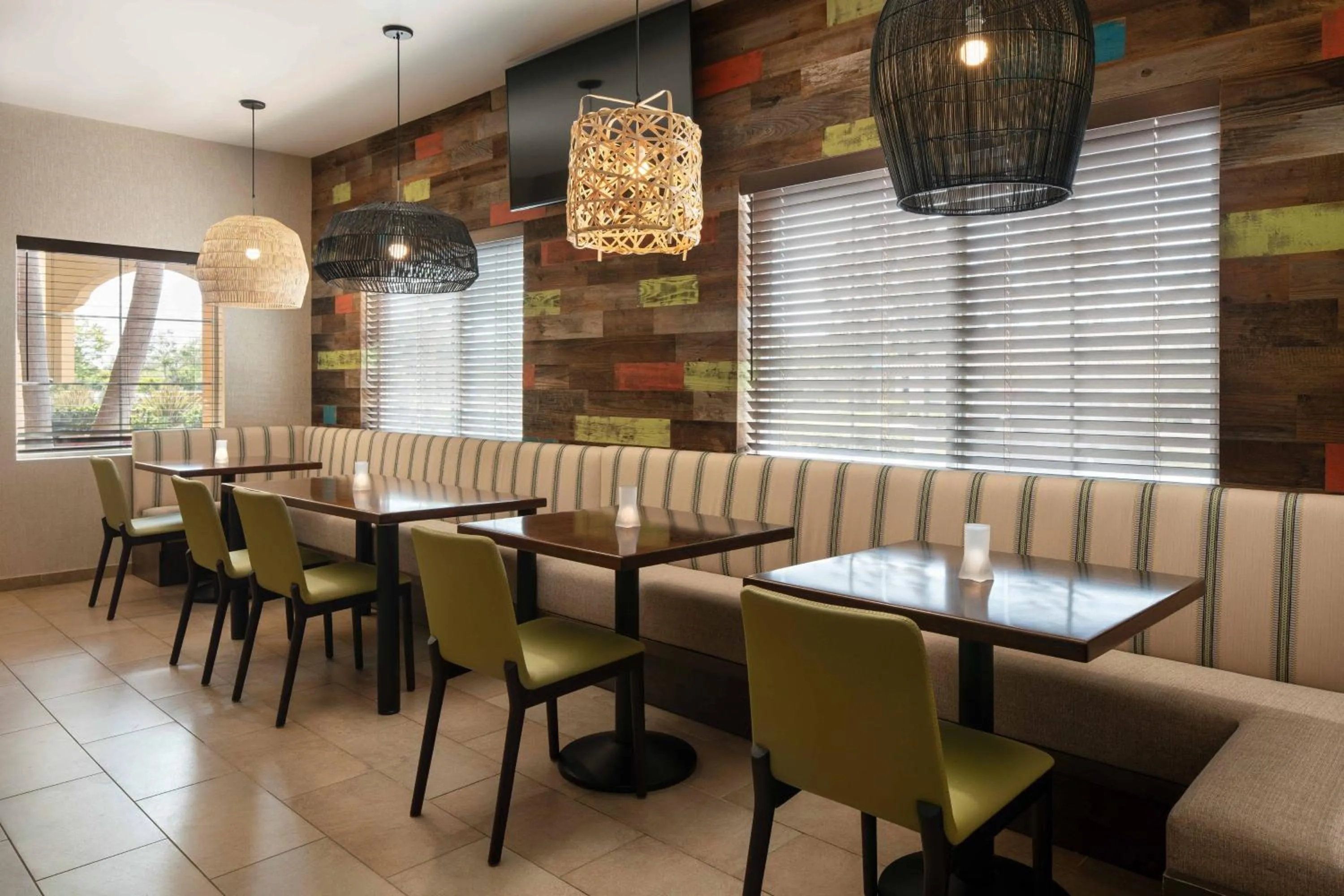 Breakfast in Courtyard by Marriott Santa Barbara Goleta