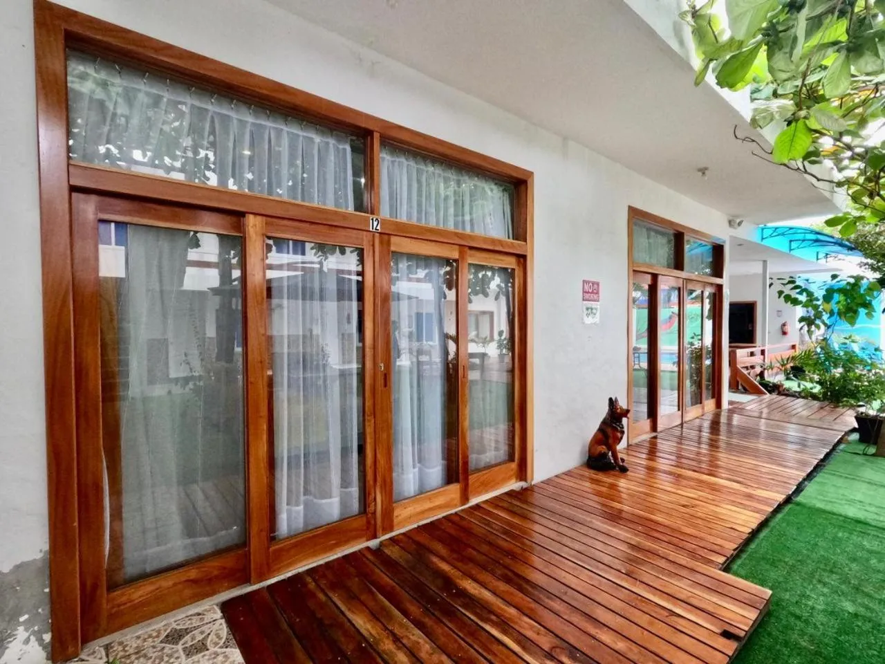 Garden view in Galápagos Isabela Hotel Loja