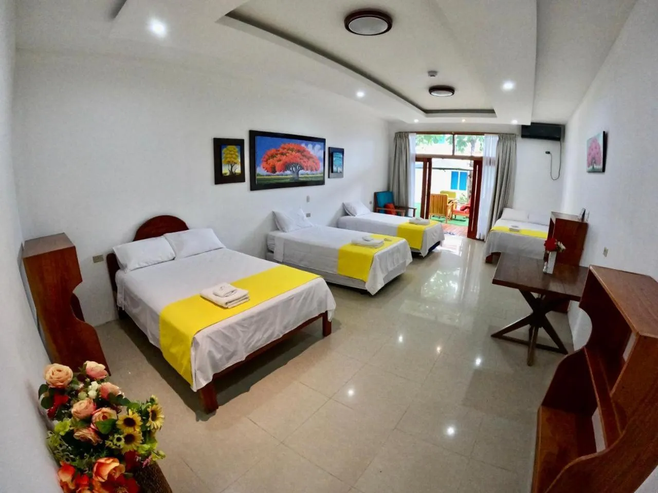 group of guests, Bed in Galápagos Isabela Hotel Loja