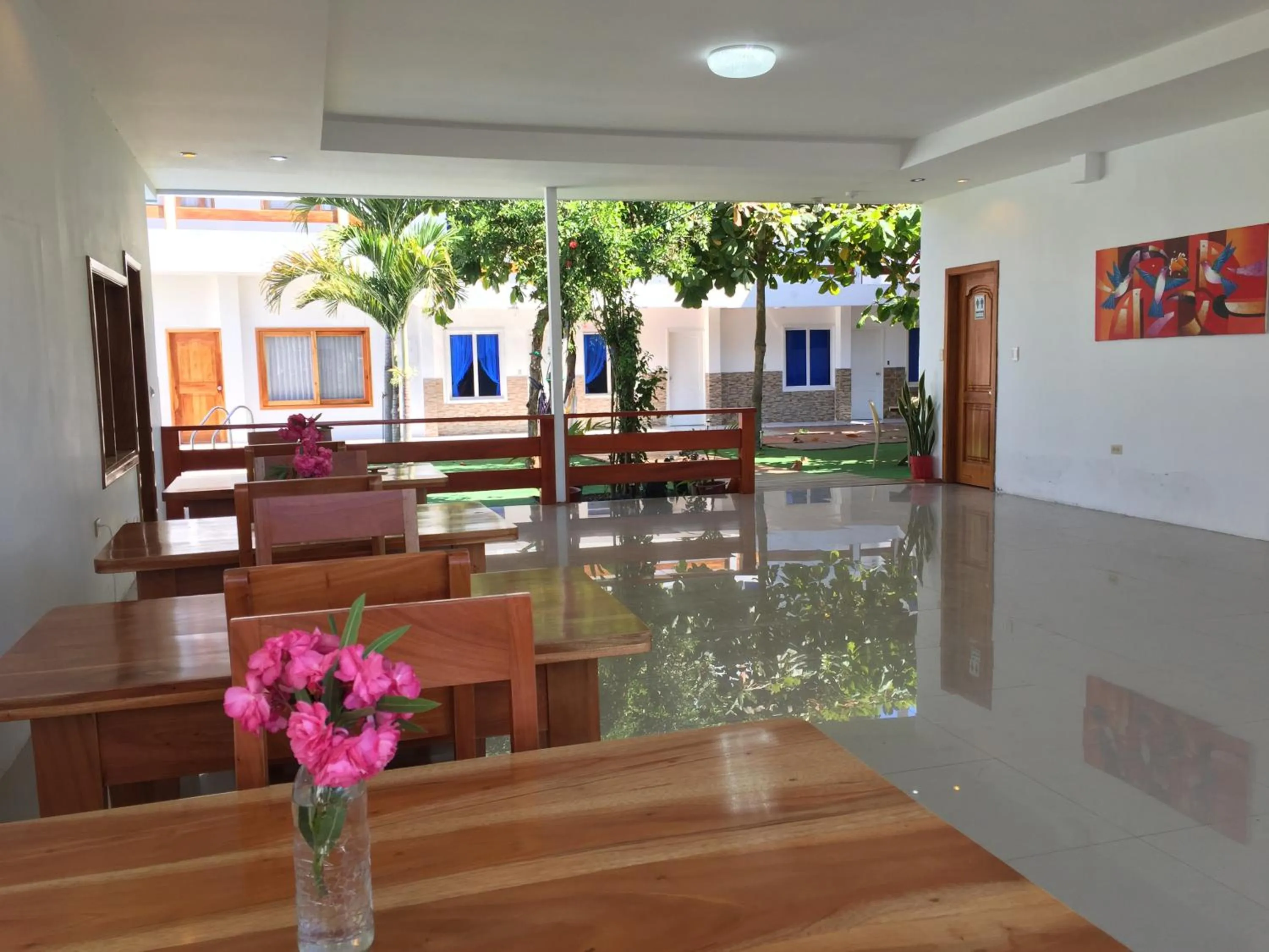 Seating area in Galápagos Isabela Hotel Loja