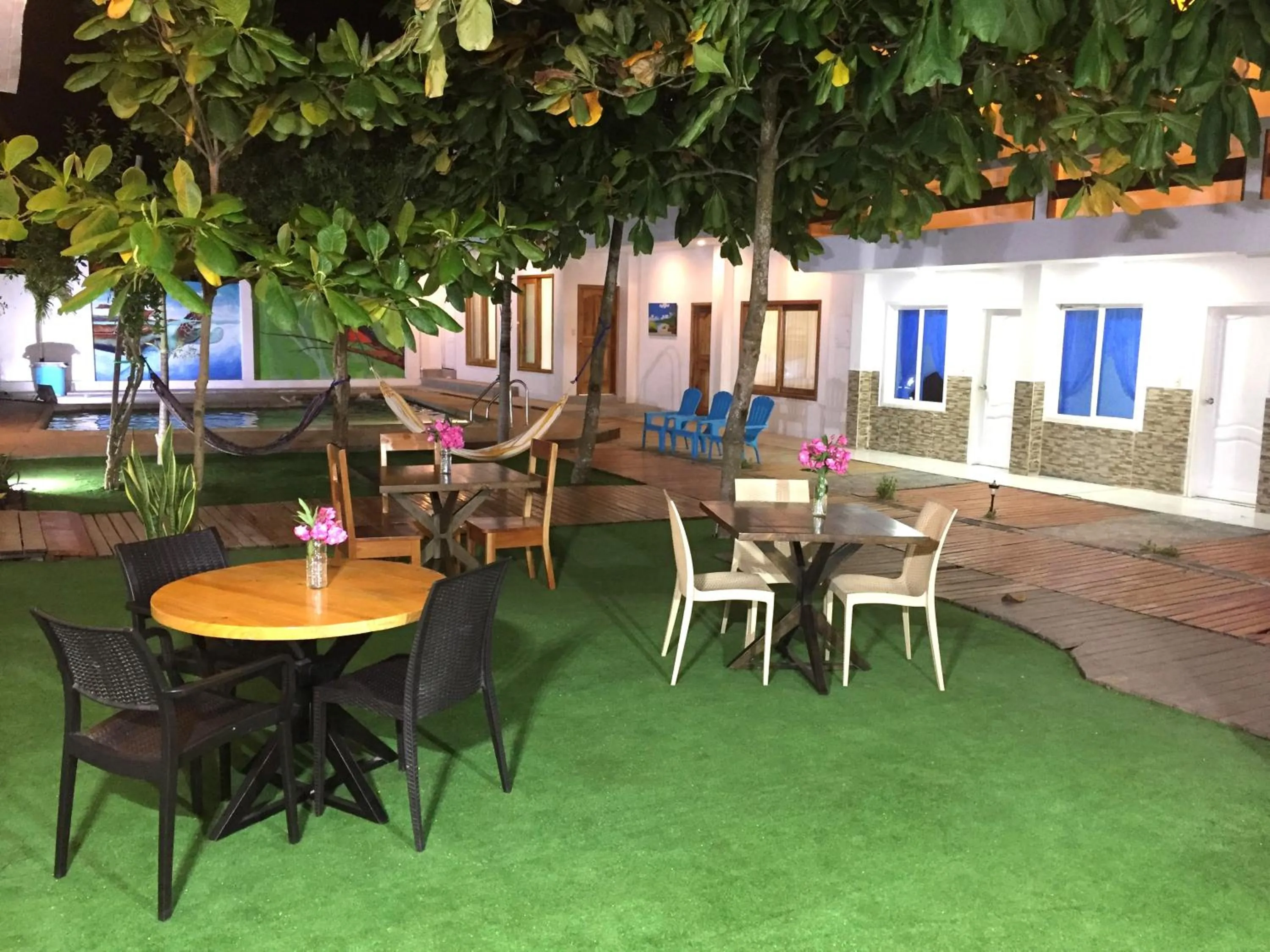 Garden view in Galápagos Isabela Hotel Loja