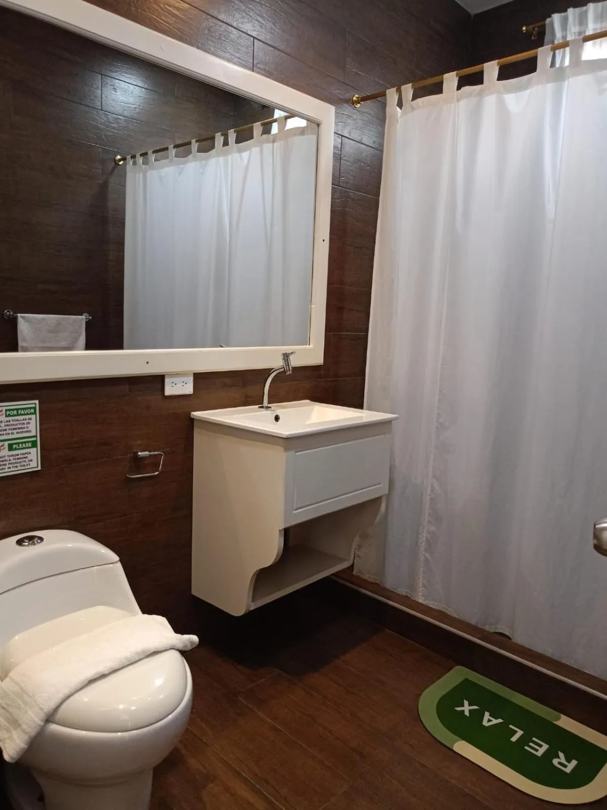 Bathroom in Galápagos Isabela Hotel Loja