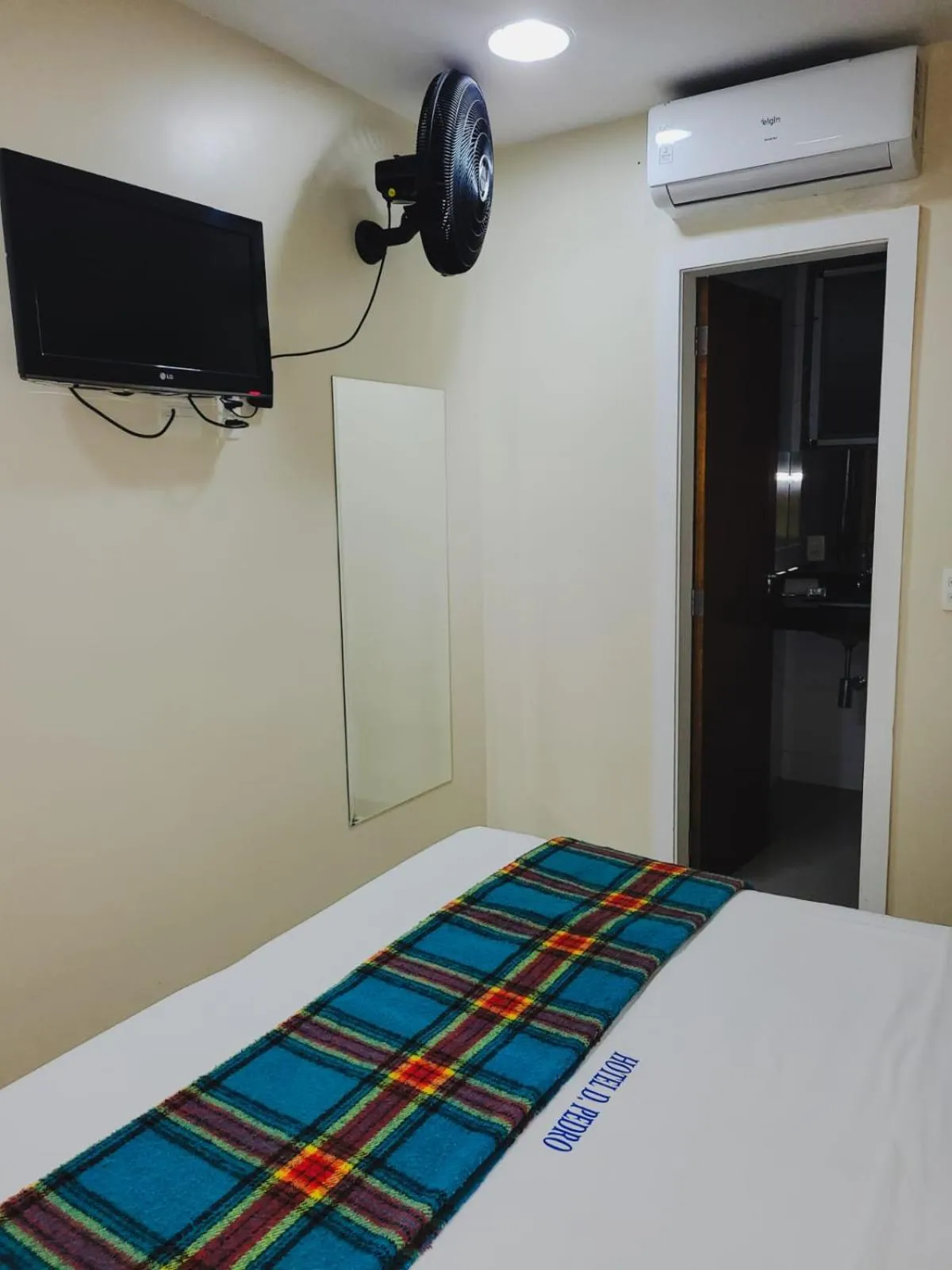 Bed in Dom Pedro Hotel