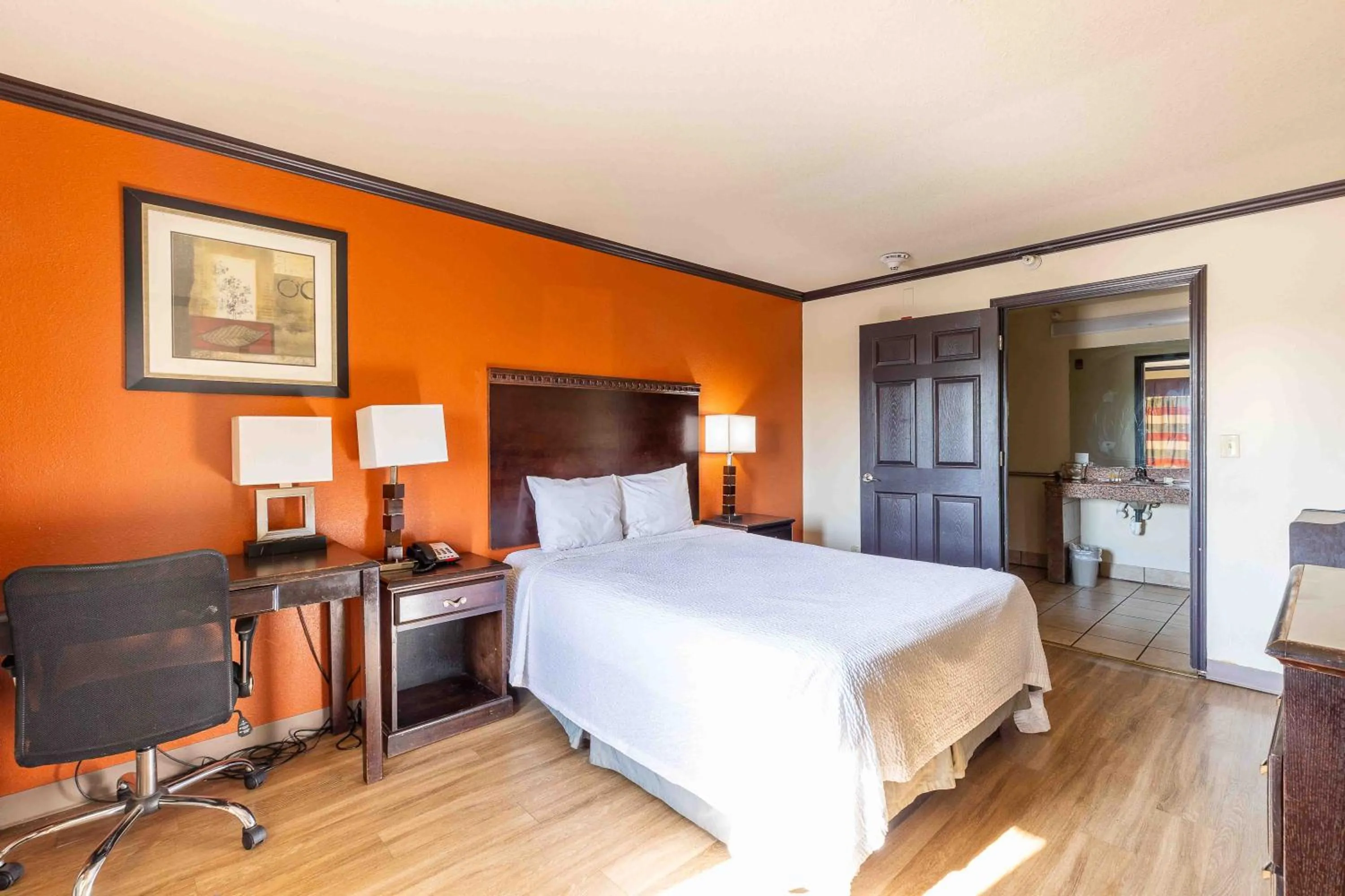 Bed in Days Inn by Wyndham Oklahoma City/Moore