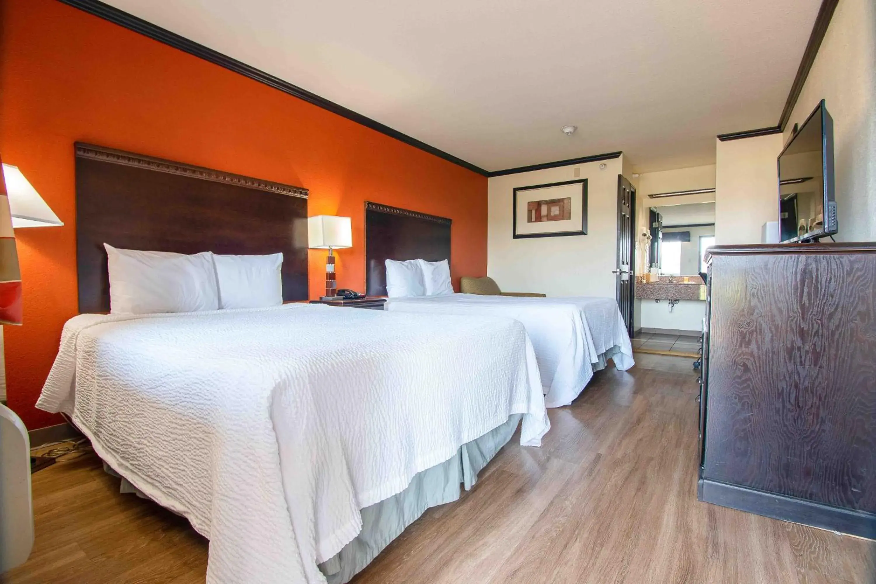 Queen Room with Two Queen Beds - Smoking in Days Inn by Wyndham Oklahoma City/Moore Queen Room with Two Queen Beds - Smoking in Days Inn by Wyndham Oklahoma City/Moore