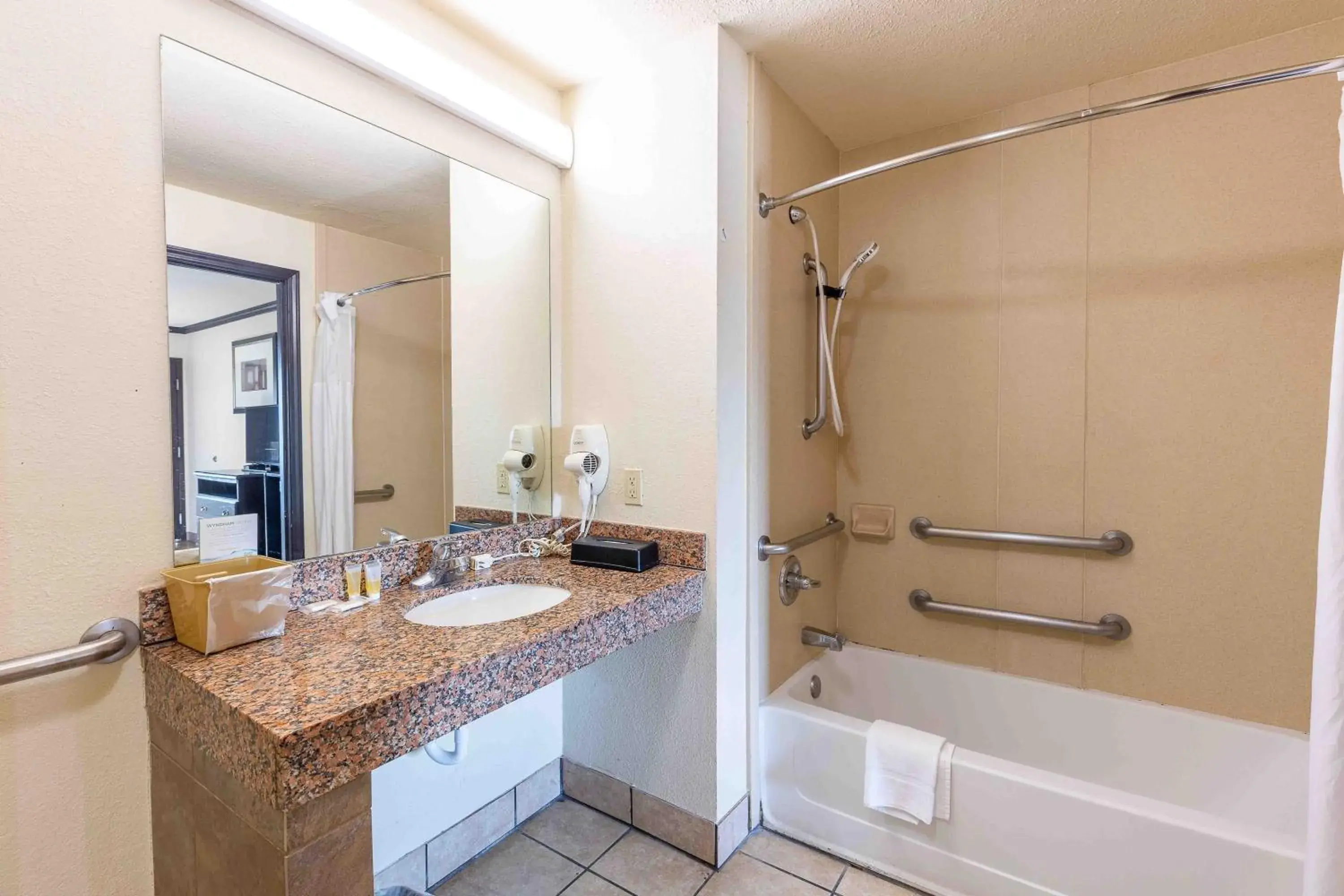 Double Room with Two Double Beds - Non-Smoking in Days Inn by Wyndham Oklahoma City/Moore Double Room with Two Double Beds - Non-Smoking in Days Inn by Wyndham Oklahoma City/Moore