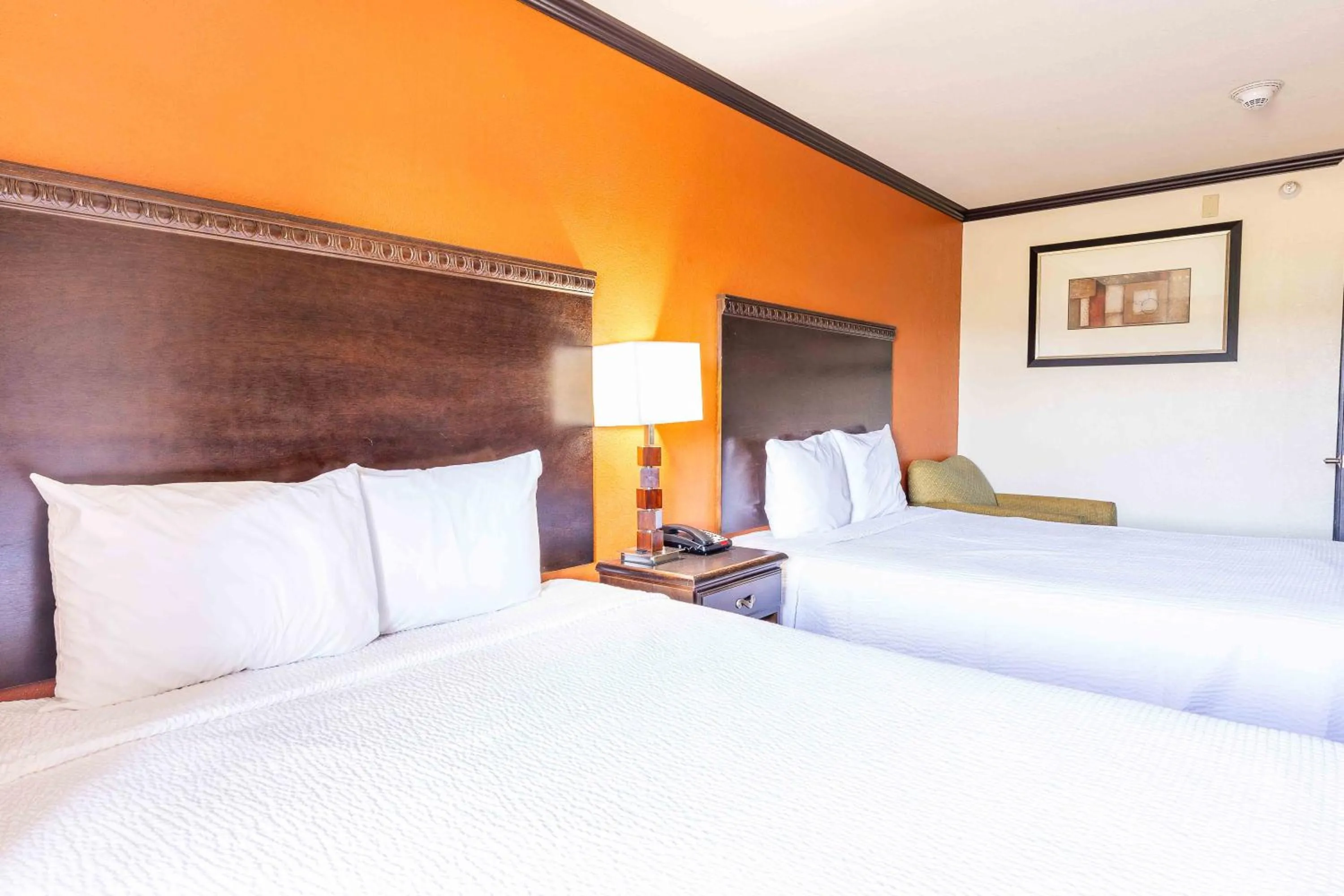 Bed in Days Inn by Wyndham Oklahoma City/Moore