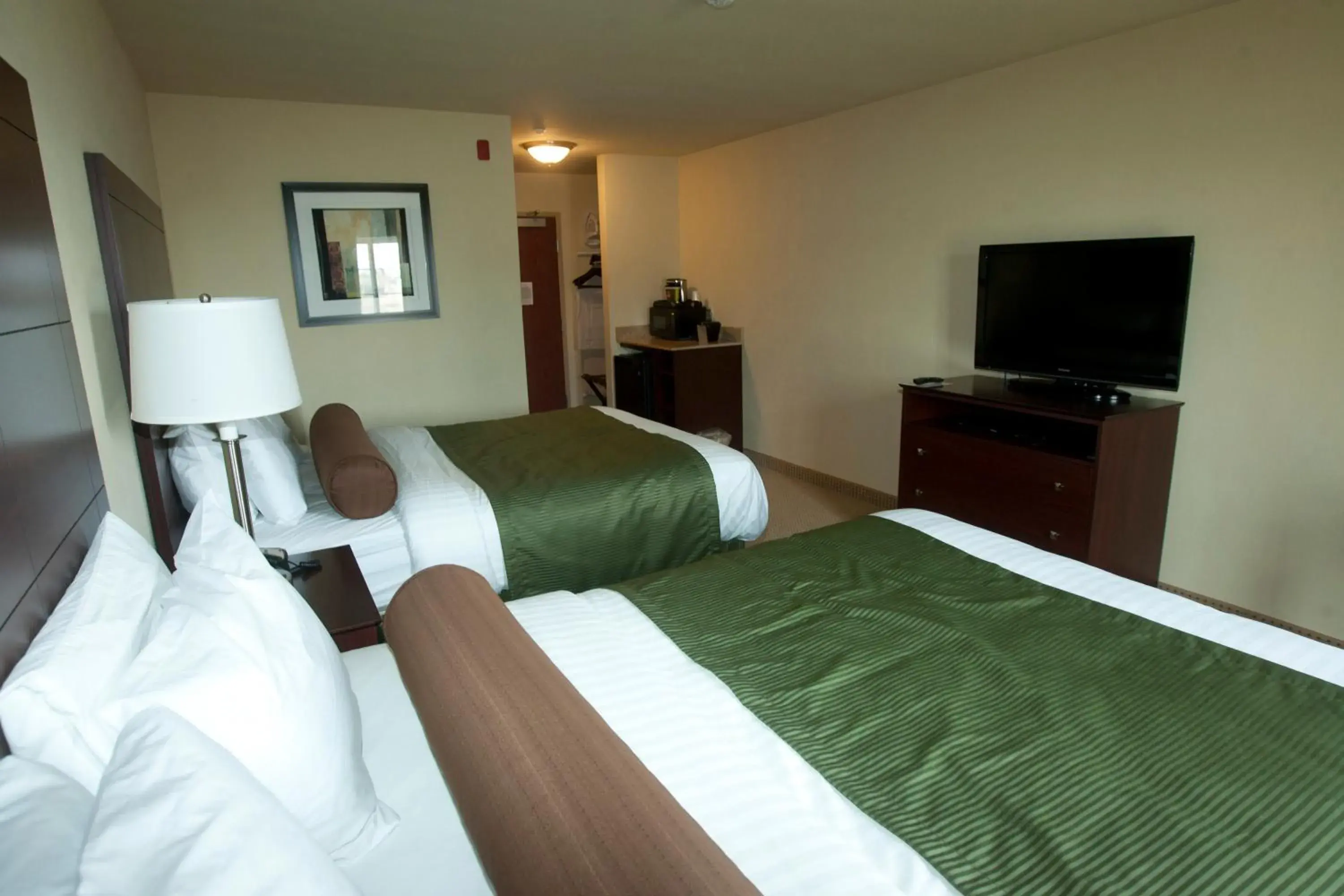 Queen Room with Two Queen Beds - Disability Access in Cobblestone Inn & Suites - Carrington Queen Room with Two Queen Beds - Disability Access in Cobblestone Inn & Suites - Carrington