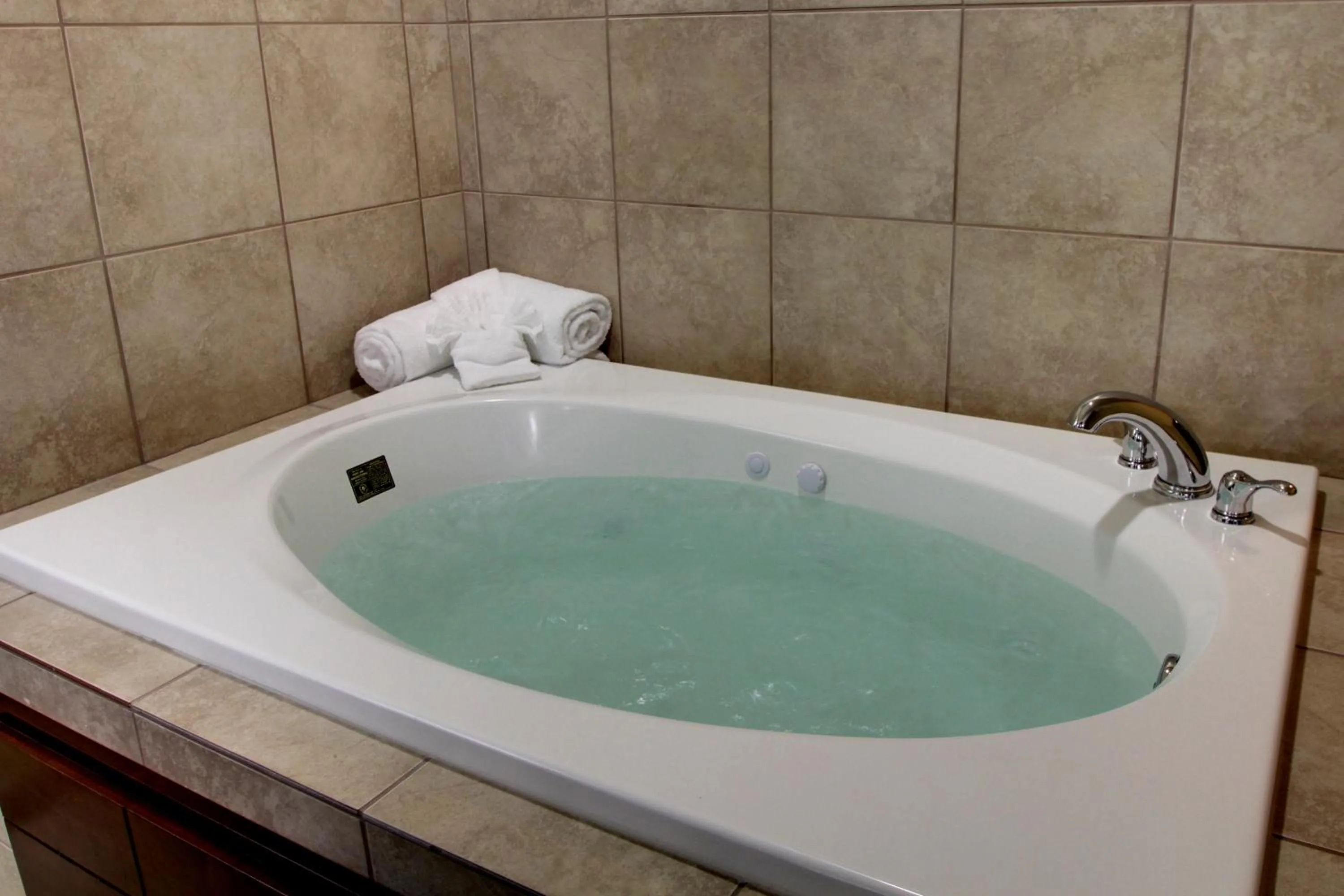 Bath in Cobblestone Inn & Suites - Carrington