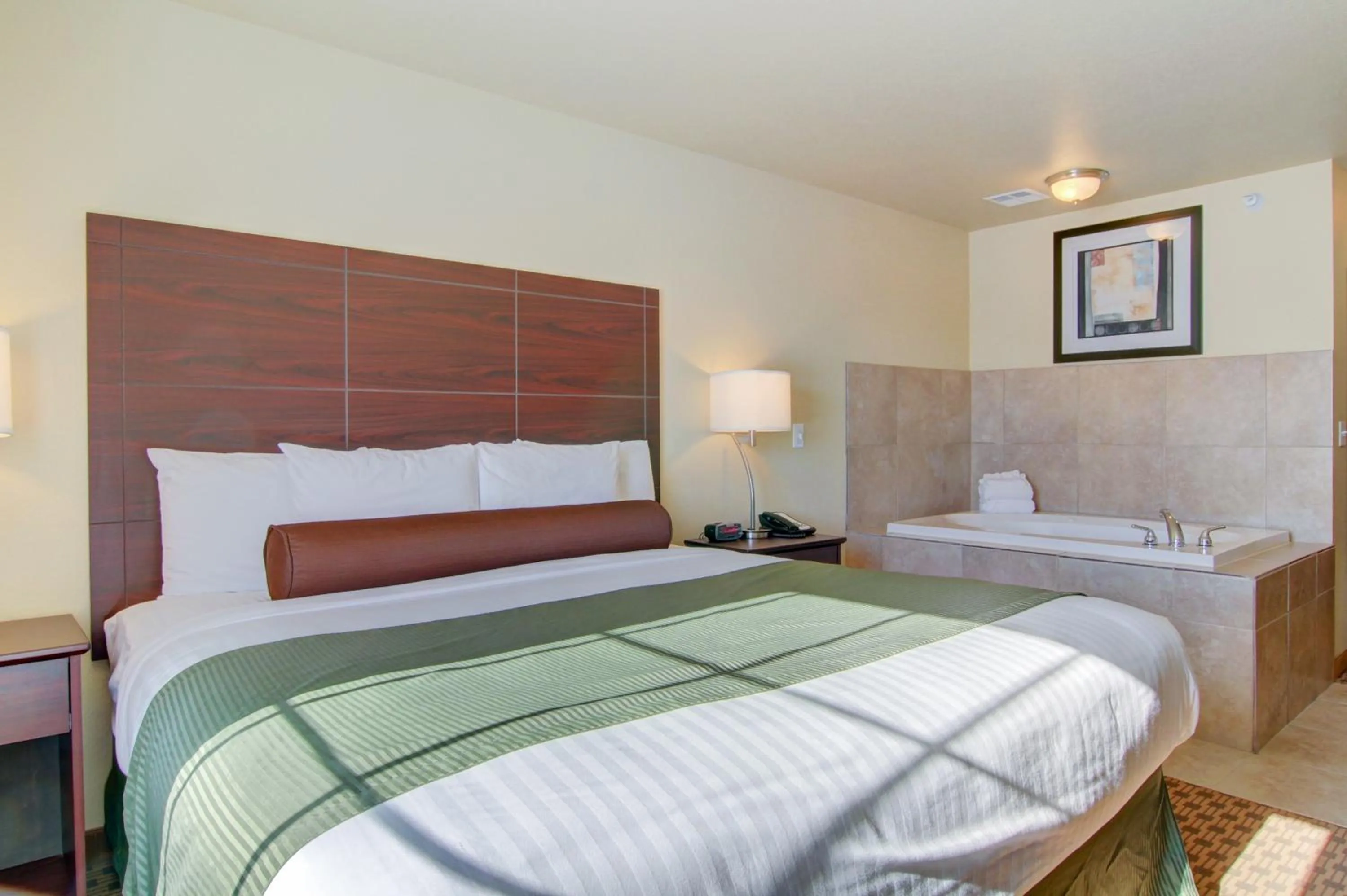 Bedroom, Bed in Cobblestone Inn & Suites - Carrington