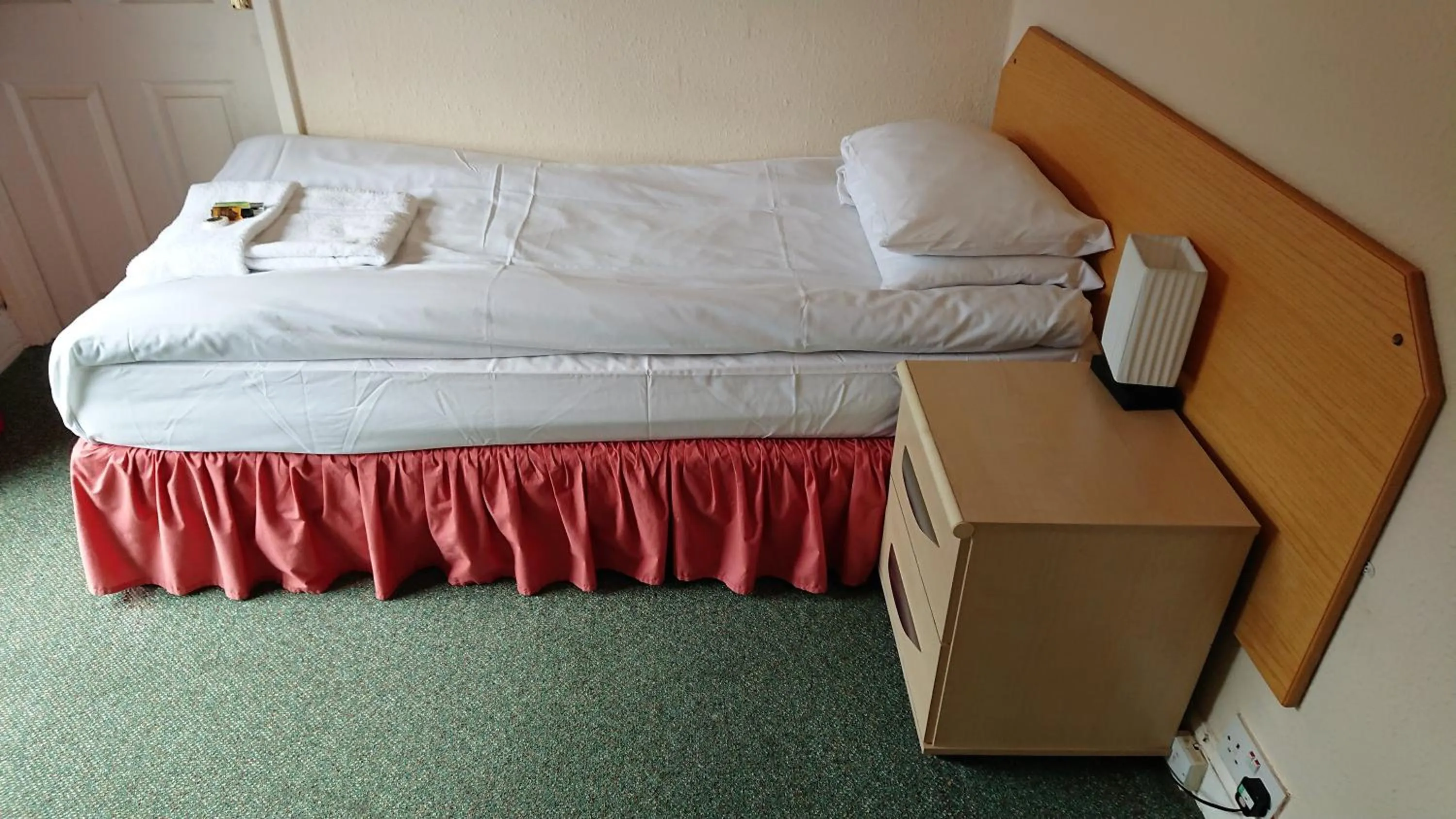 Bed in The Wellington Hotel